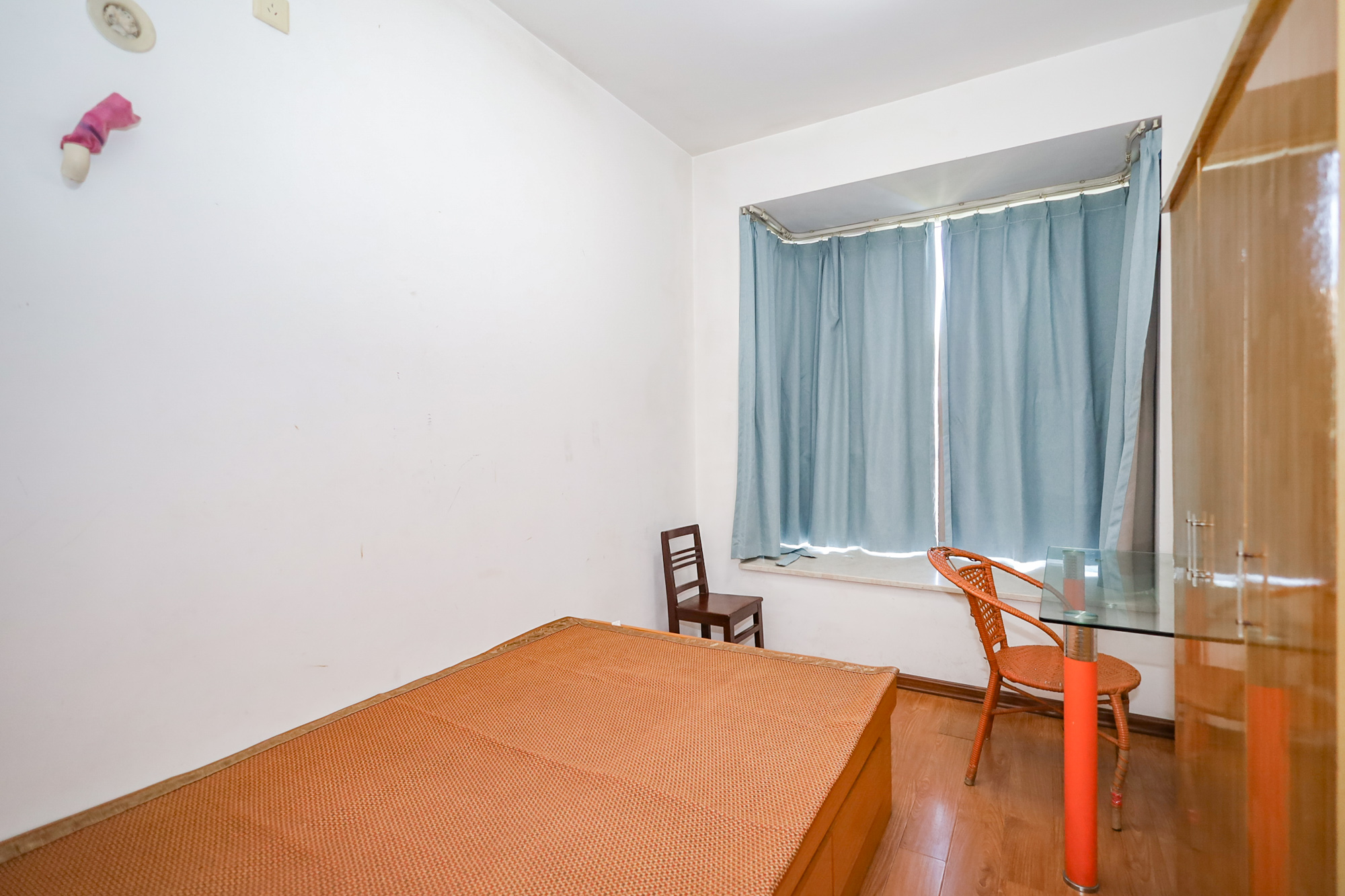 八方小区A区 3室2厅2卫 370.0万 八方小区A区 3室2厅2卫 370.0万卧室