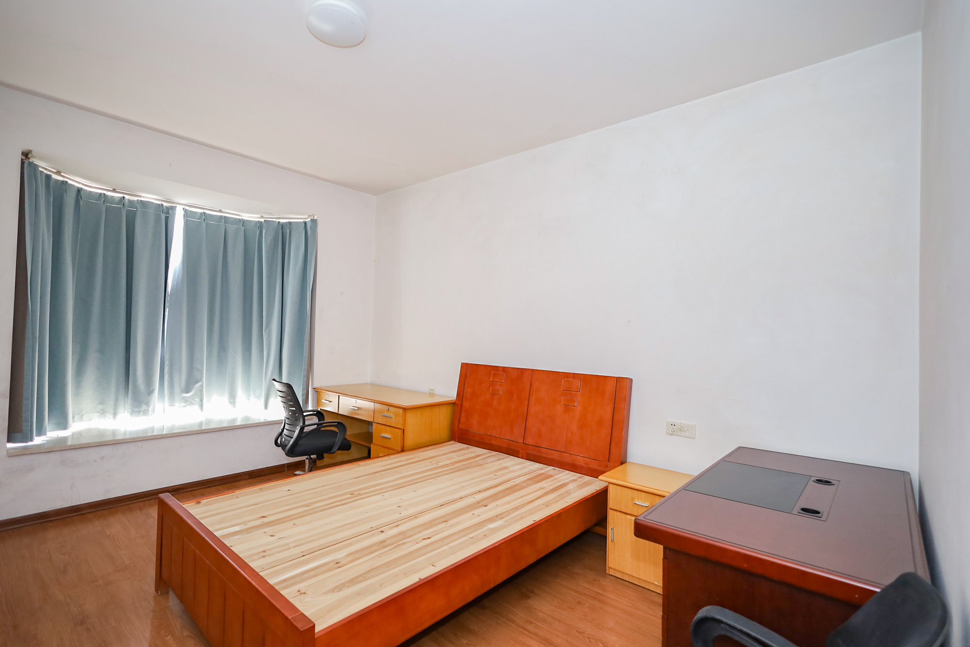 八方小区A区 3室2厅2卫 370.0万 八方小区A区 3室2厅2卫 370.0万卧室