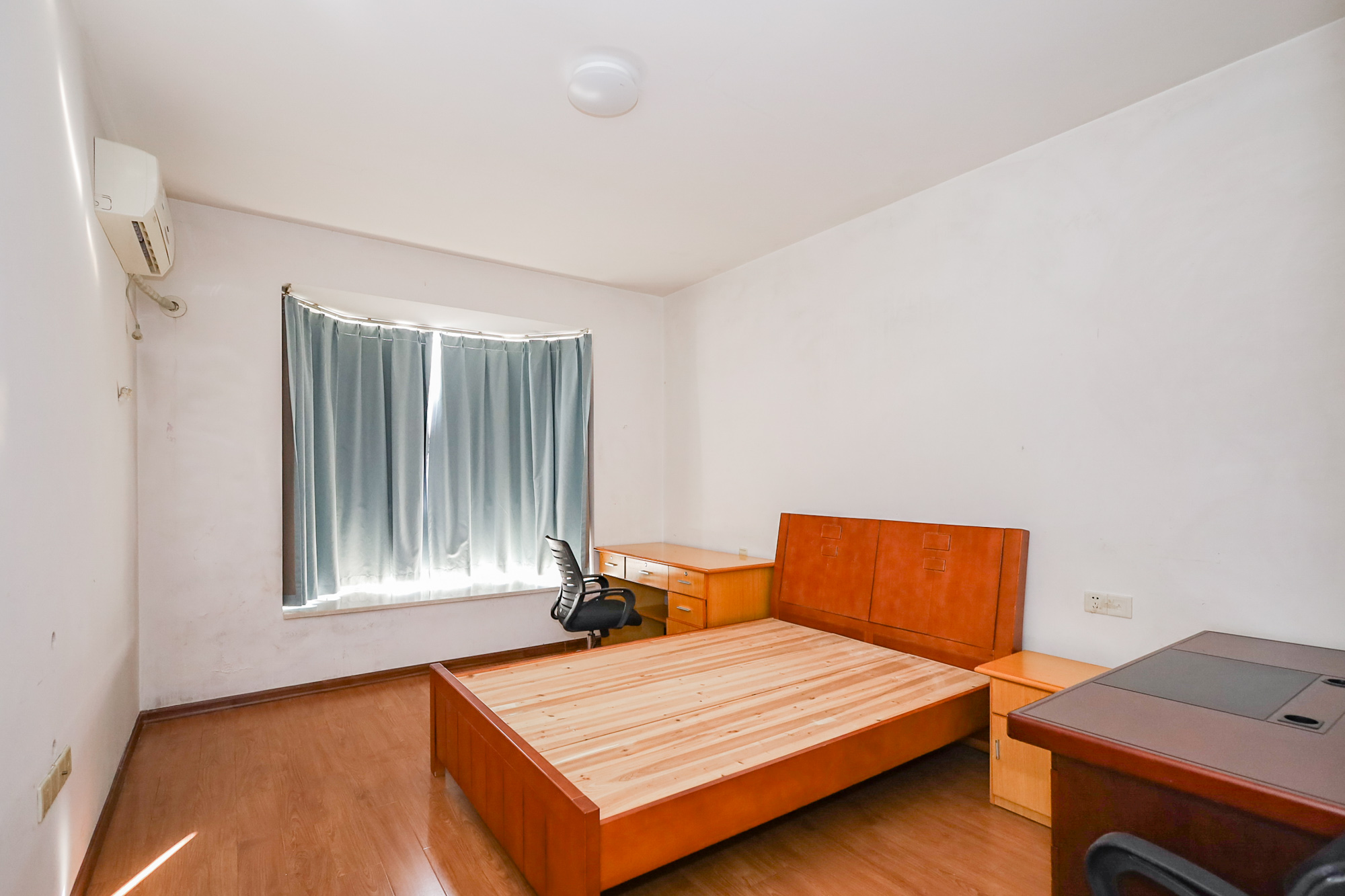 八方小区A区 3室2厅2卫 370.0万 八方小区A区 3室2厅2卫 370.0万卧室