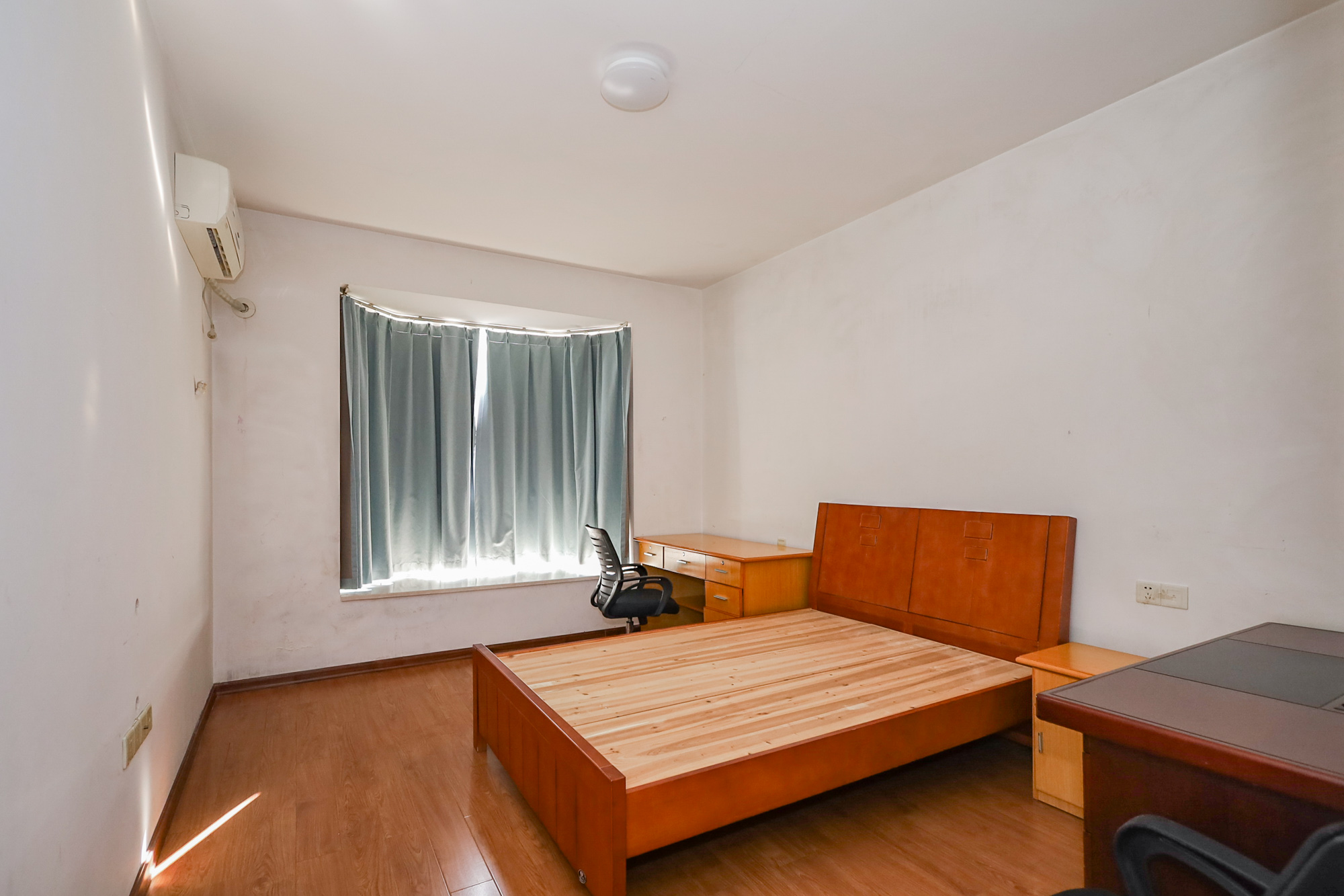 八方小区A区 3室2厅2卫 370.0万 八方小区A区 3室2厅2卫 370.0万卧室