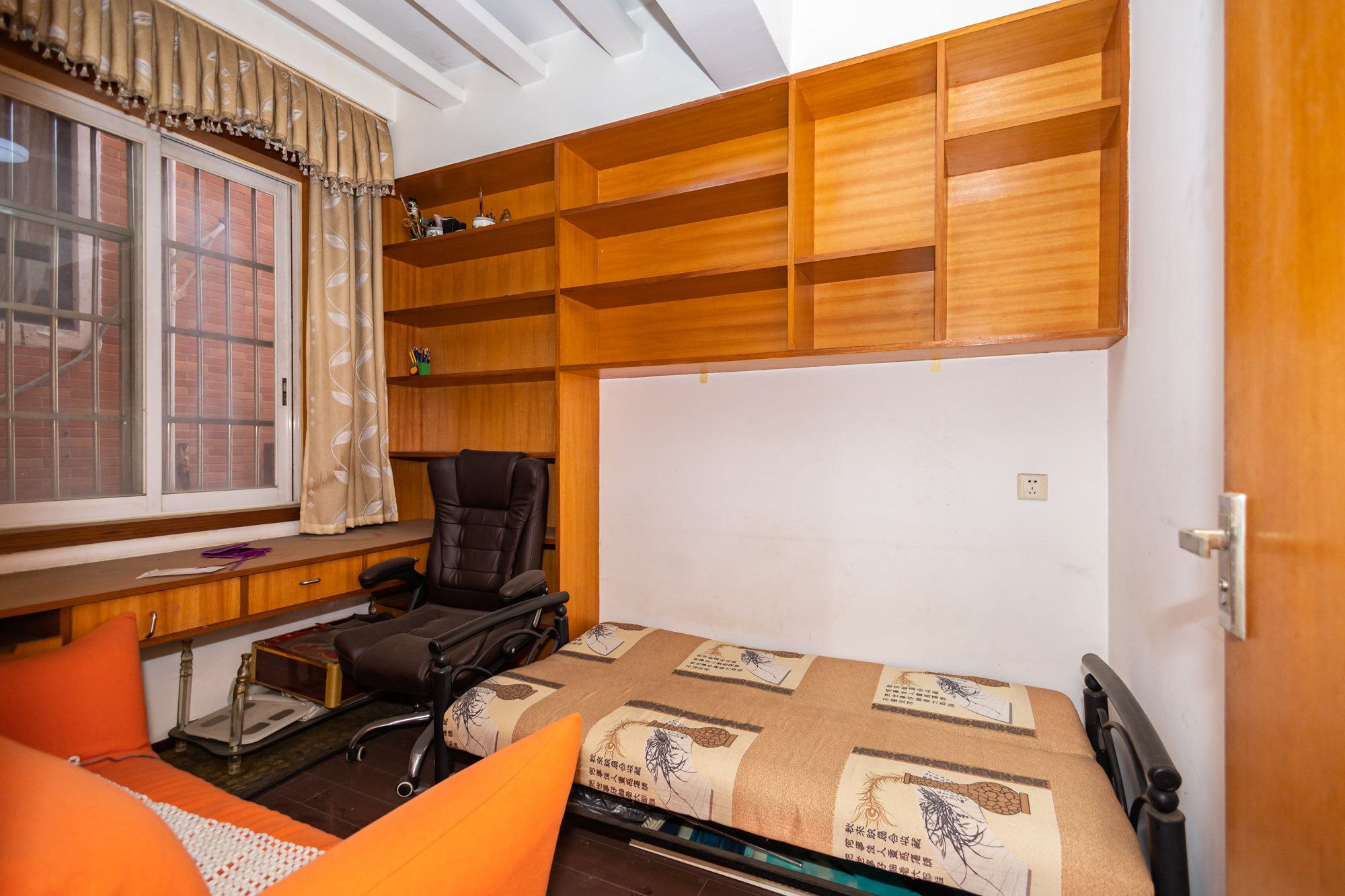 山水人家一二期 3室2厅2卫 59.6万 山水人家一二期 3室2厅2卫 59.6万卧室