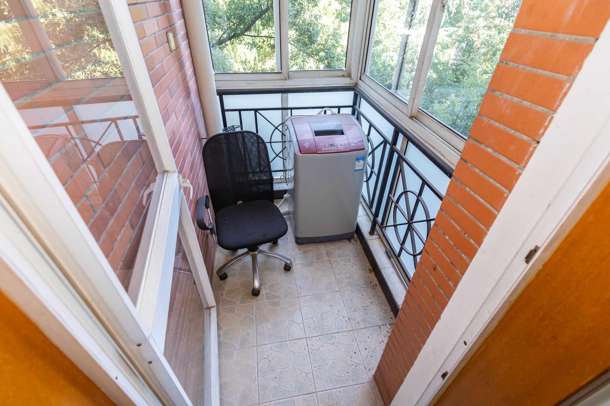 山水人家一二期 3室2厅2卫 59.6万 山水人家一二期 3室2厅2卫 59.6万阳台