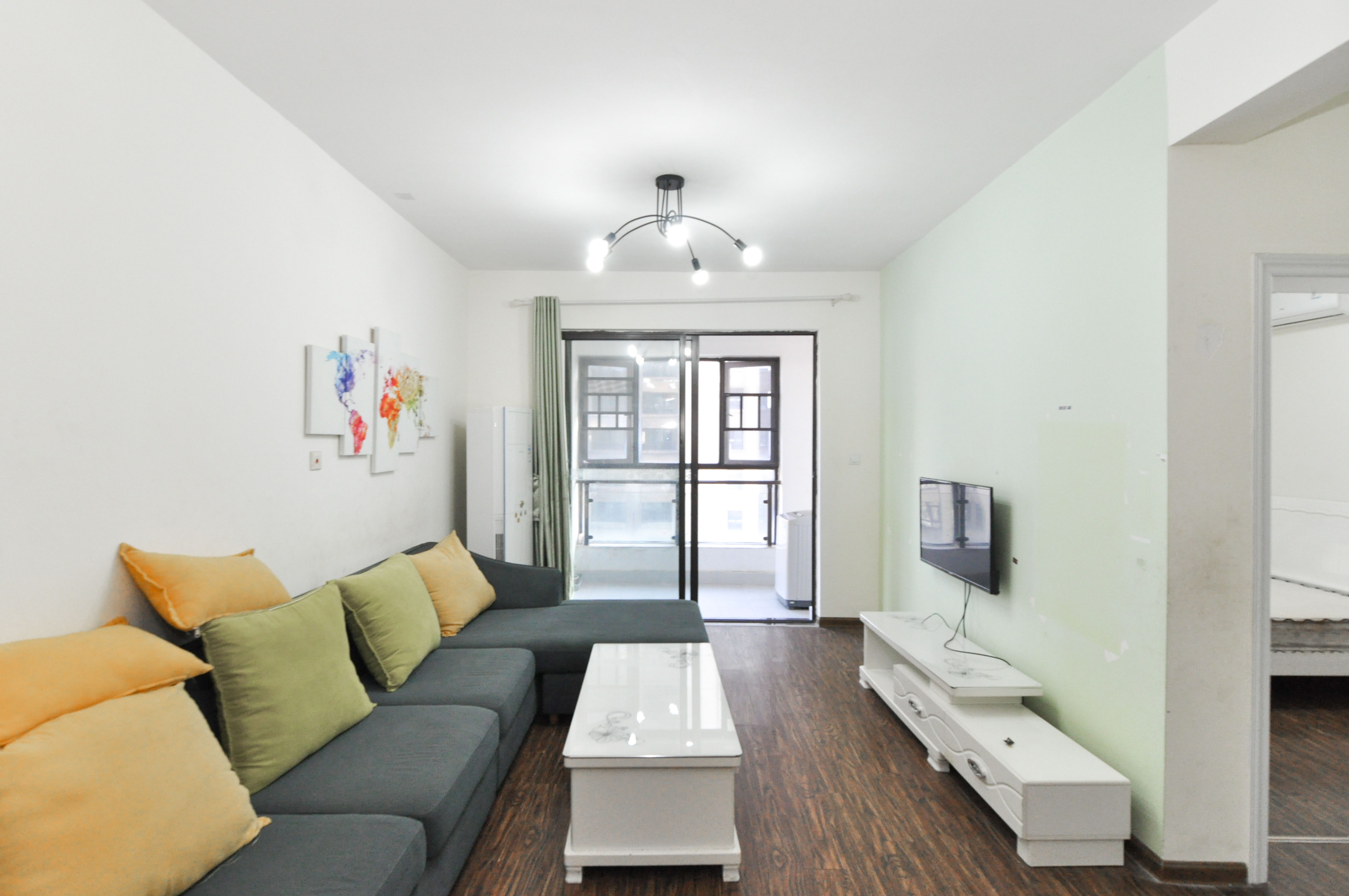 梅溪湖金茂悦（金悦雅苑）  3室2厅2卫    130.0万客厅