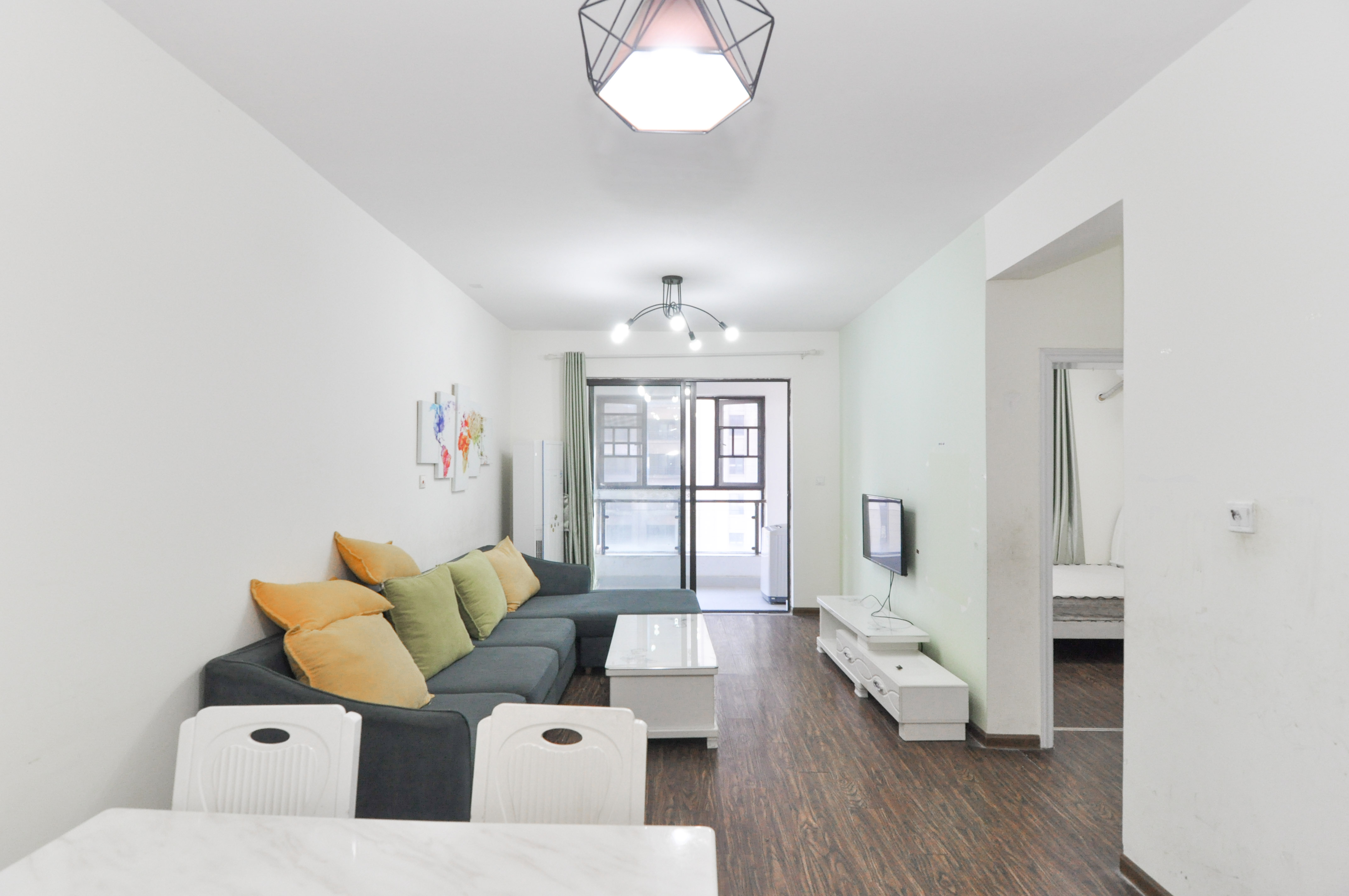 梅溪湖金茂悦（金悦雅苑）  3室2厅2卫    130.0万客厅