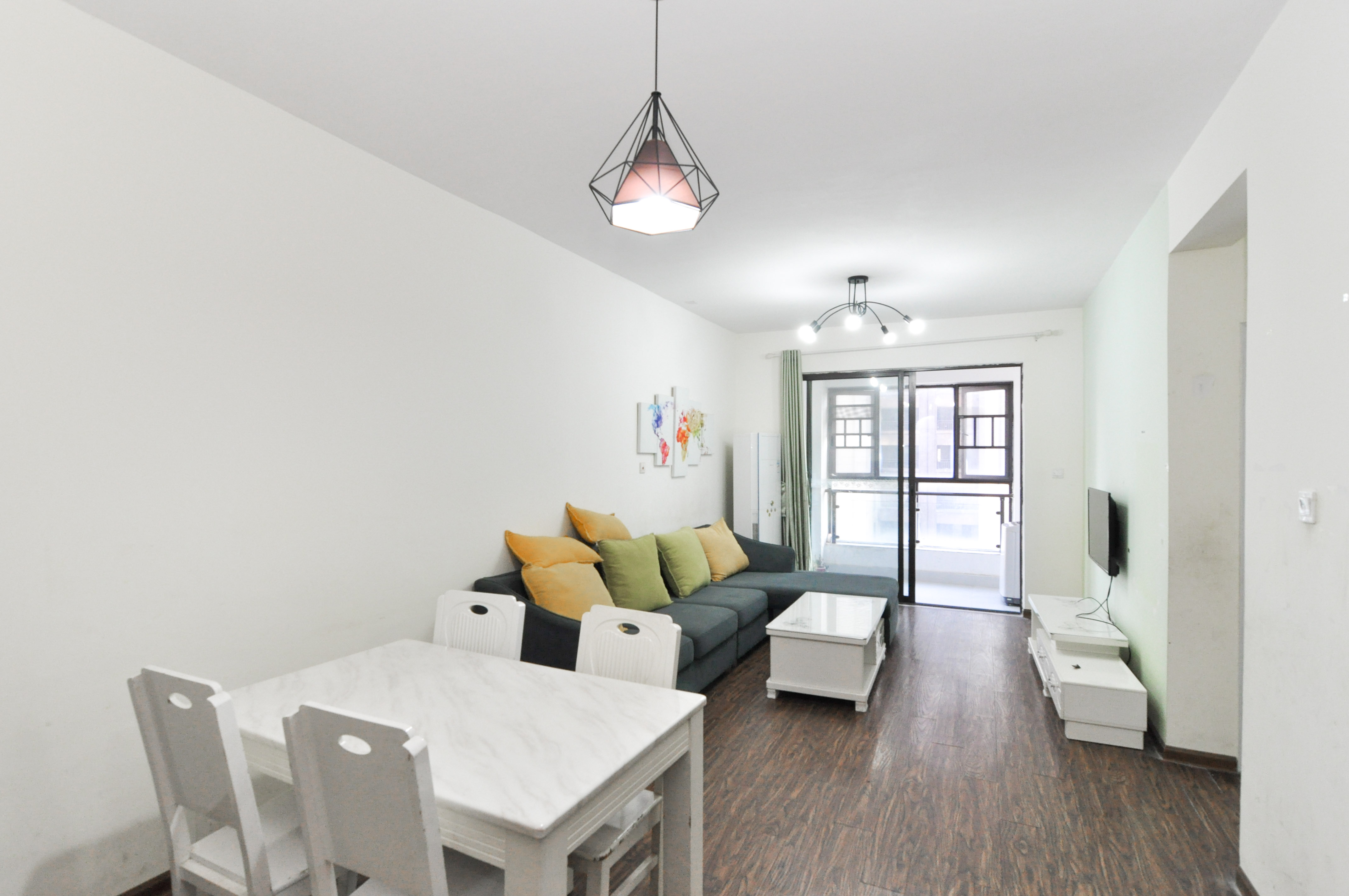 梅溪湖金茂悦（金悦雅苑）  3室2厅2卫    130.0万客厅