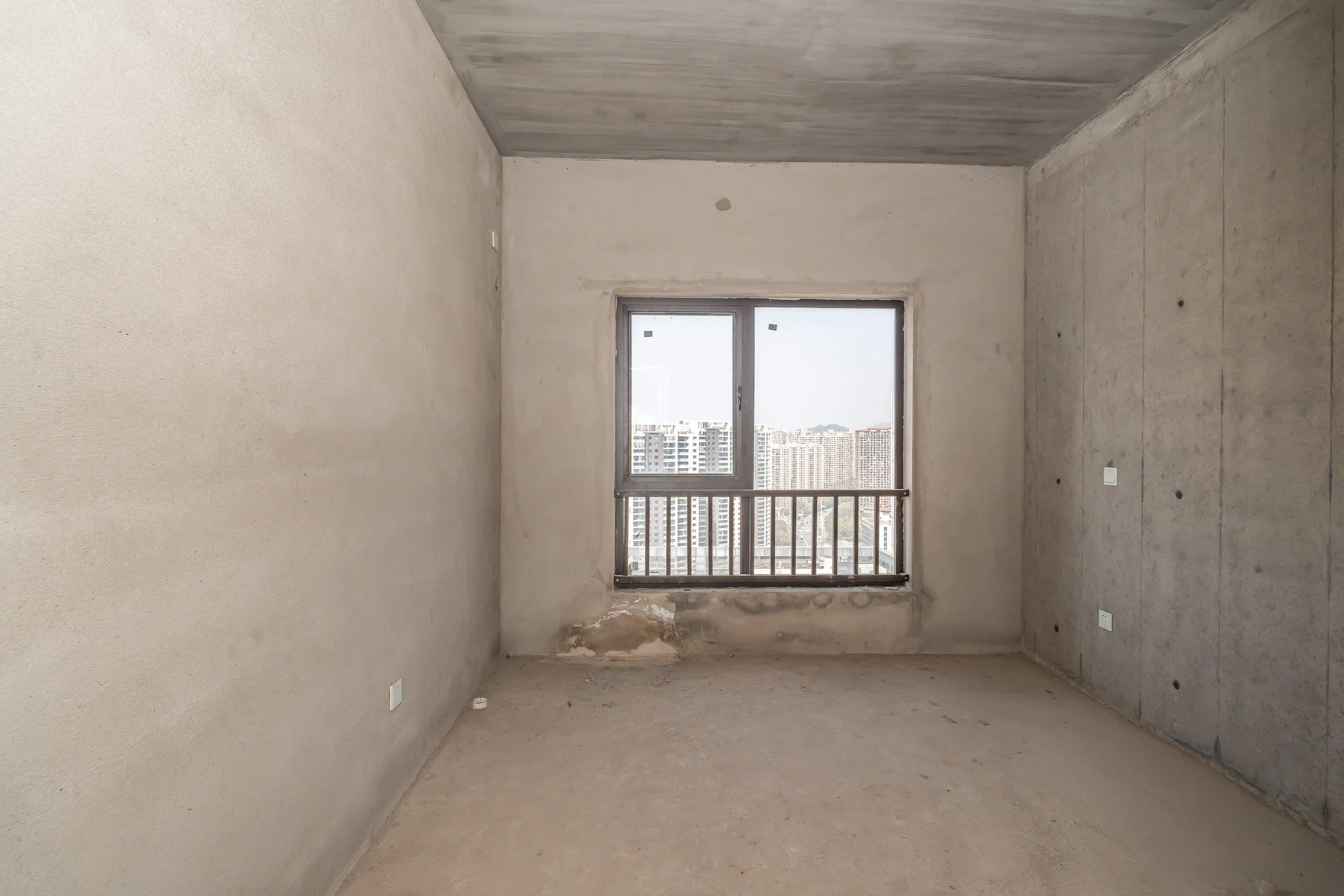 中国铁建洋湖苑  5室2厅2卫    216.8万卧室