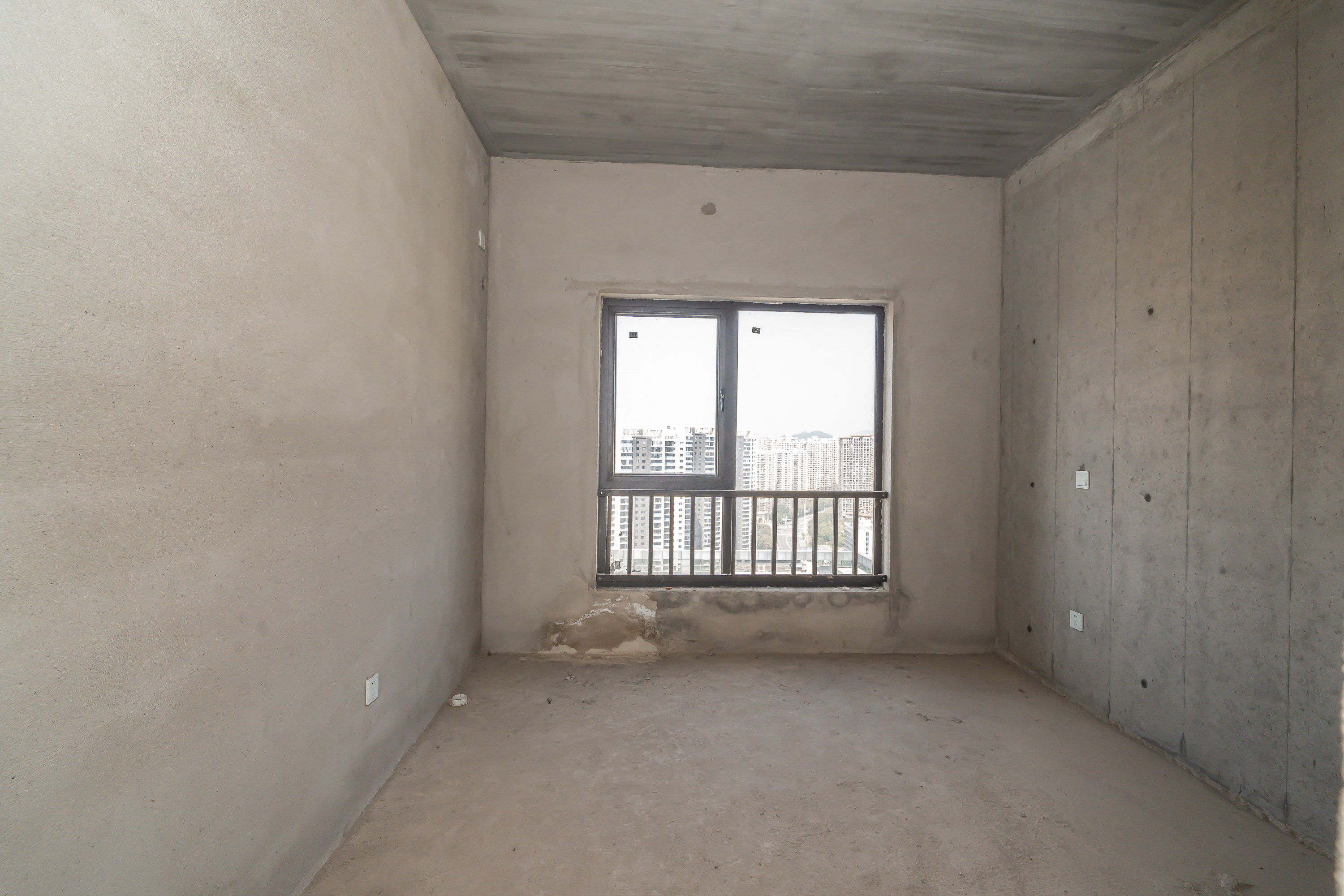 中国铁建洋湖苑  5室2厅2卫    216.8万卧室