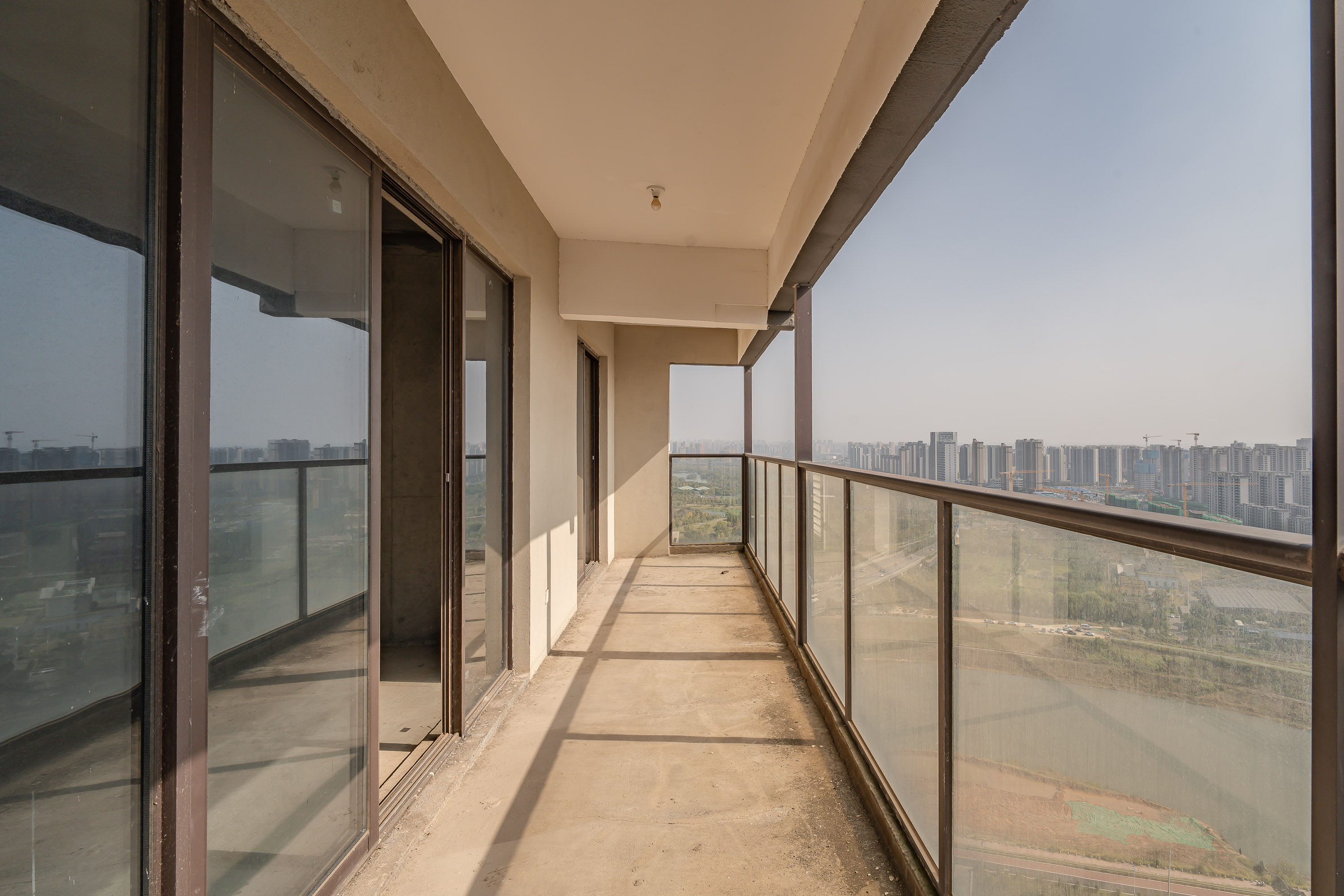 中国铁建洋湖苑  5室2厅2卫    216.8万阳台