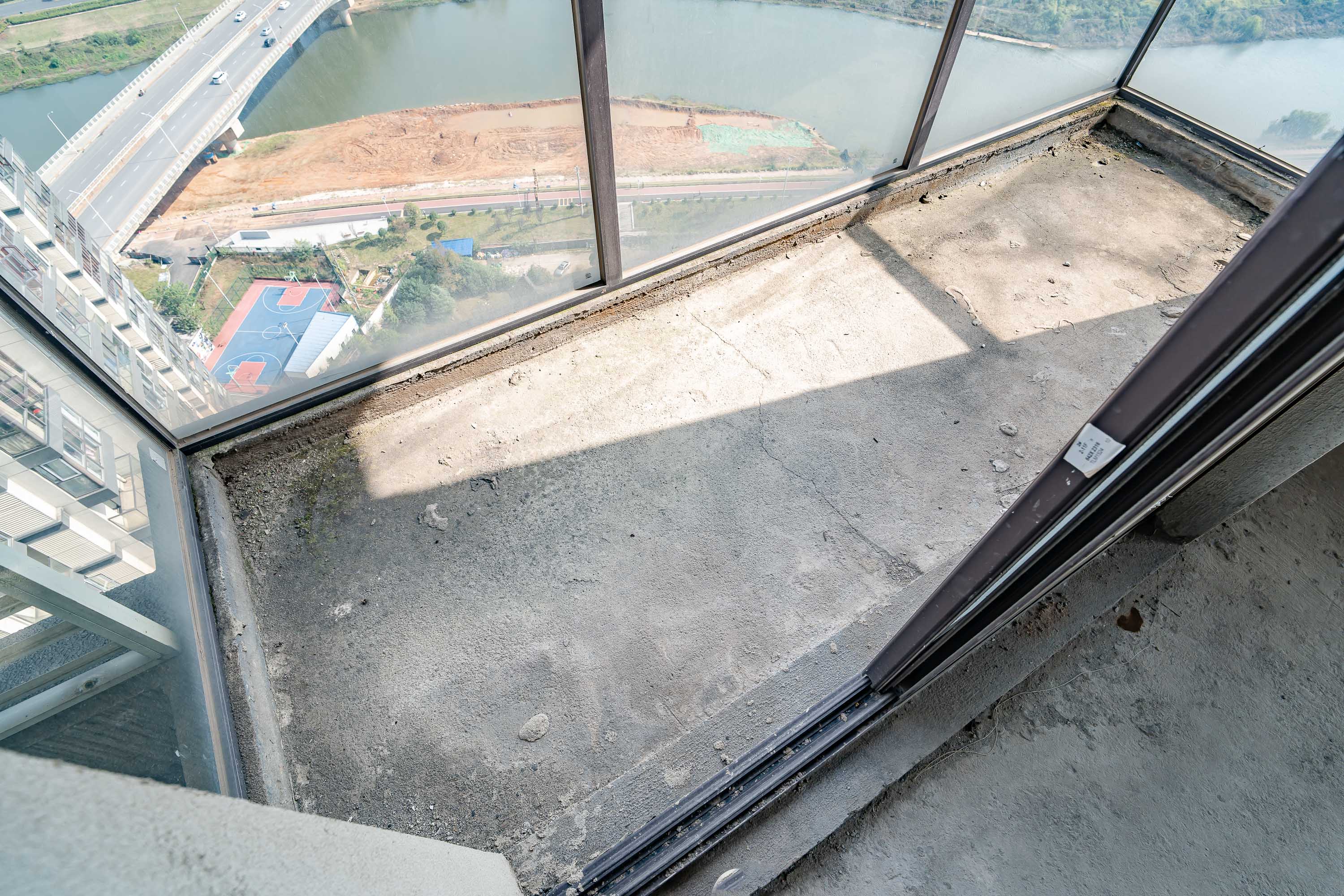 中国铁建洋湖苑  5室2厅2卫    216.8万阳台