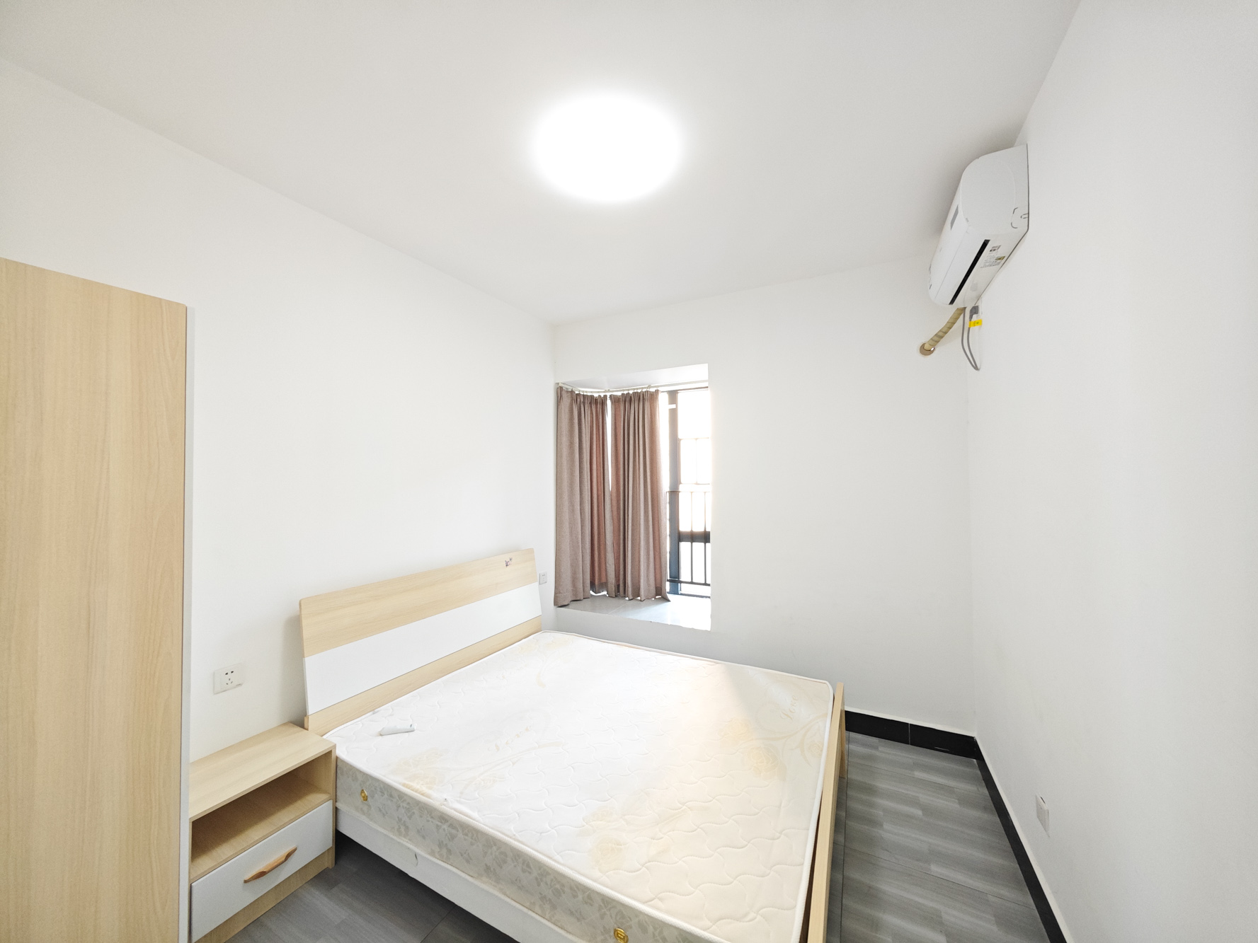中建嘉和城  3室2厅2卫   110.00万卧室