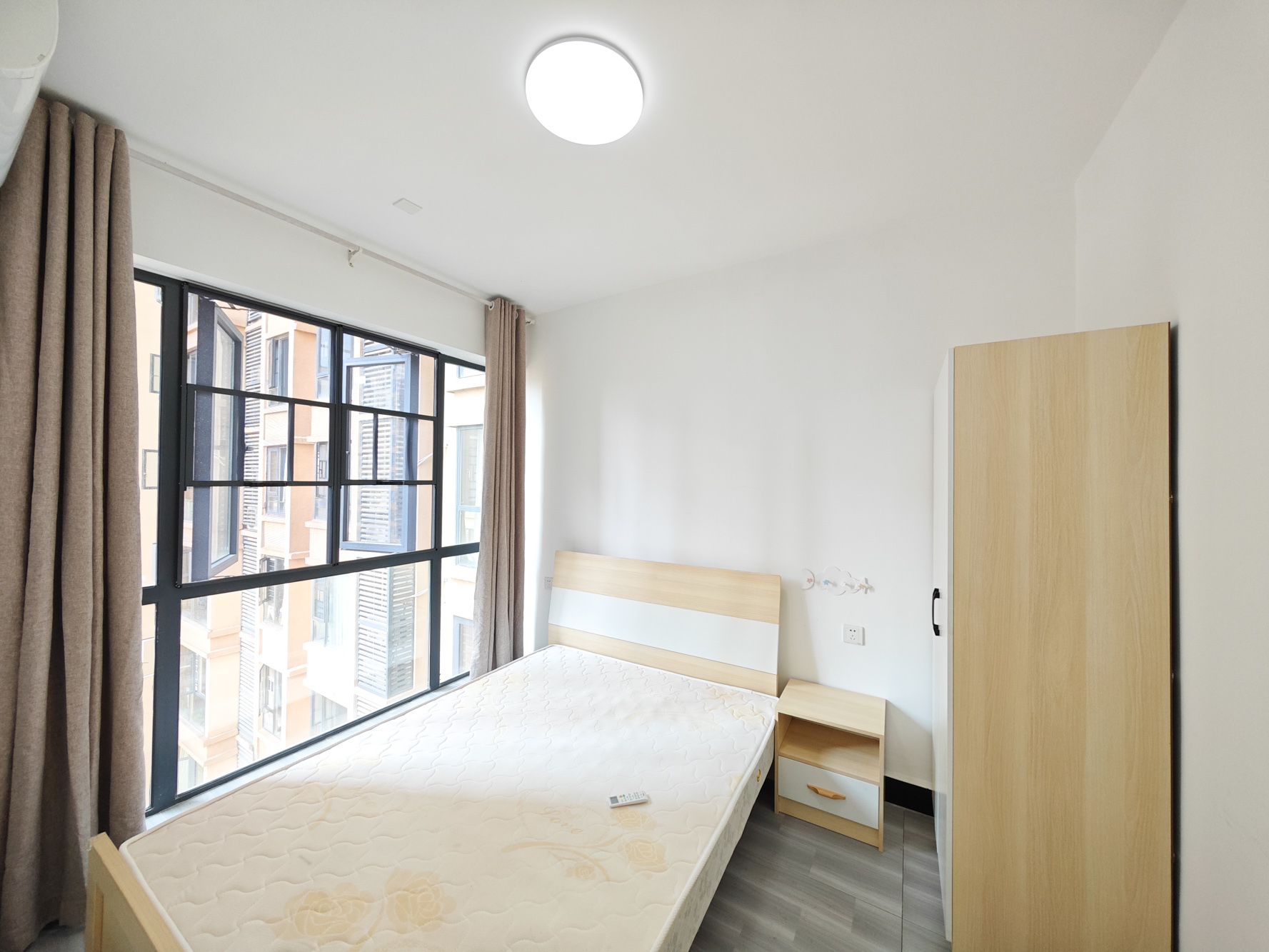 中建嘉和城  3室2厅2卫   110.00万卧室