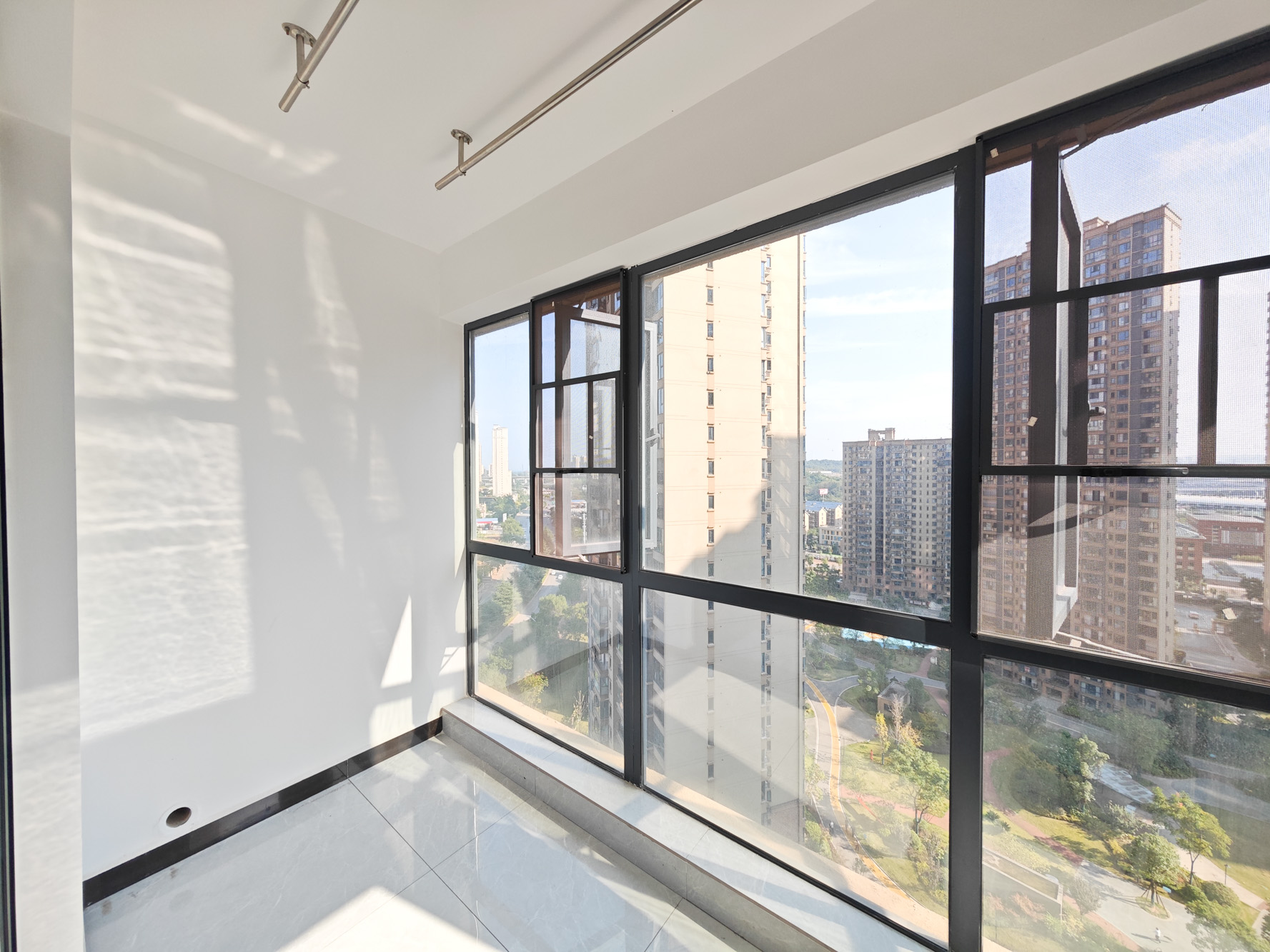 中建嘉和城  3室2厅2卫   110.00万阳台