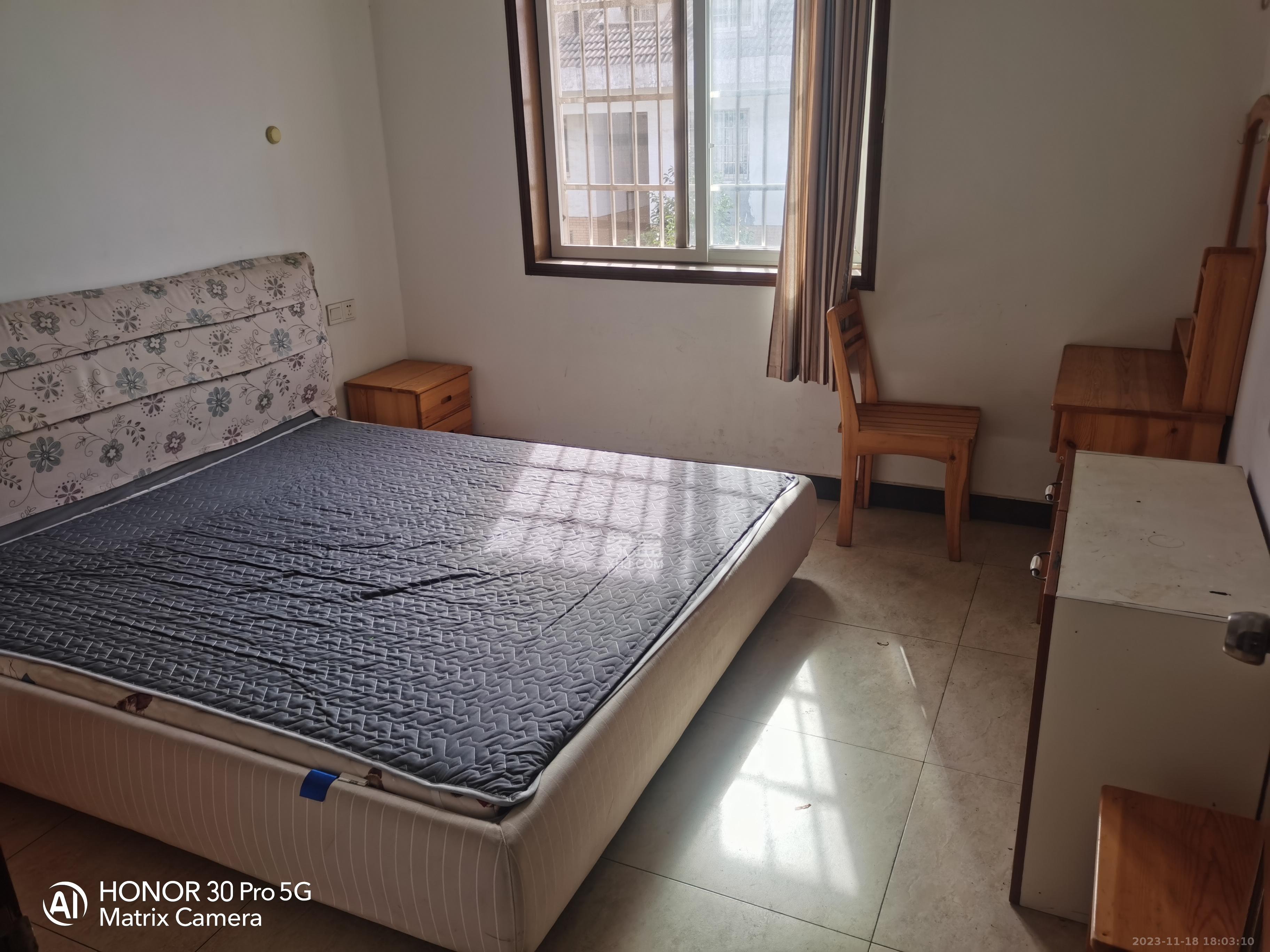 东岸锦城(东方人家)  3室2厅1卫   1800.00元/月室内图