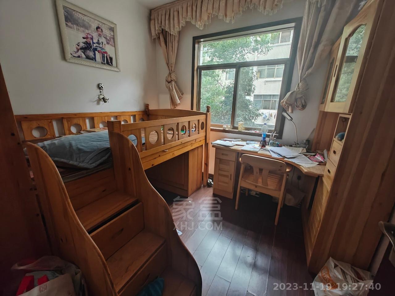 万鸿世家  3室2厅2卫   1200.00元/月室内图
