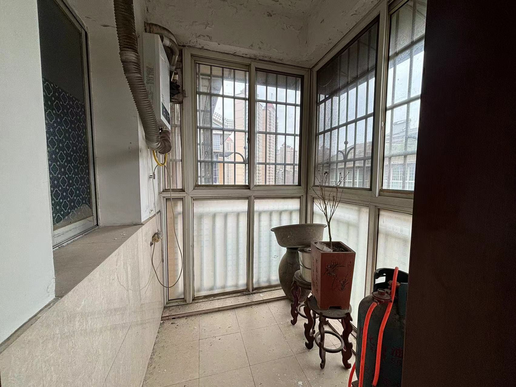 天泰小区  3室2厅1卫    45.0万 天泰小区  3室2厅1卫    45.0万室内图