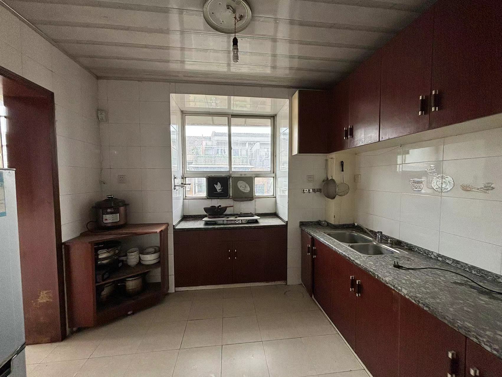 天泰小区  3室2厅1卫    45.0万 天泰小区  3室2厅1卫    45.0万室内图