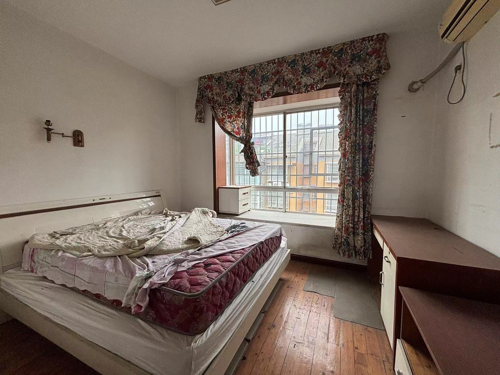 天泰小区  3室2厅1卫    45.0万 天泰小区  3室2厅1卫    45.0万室内图