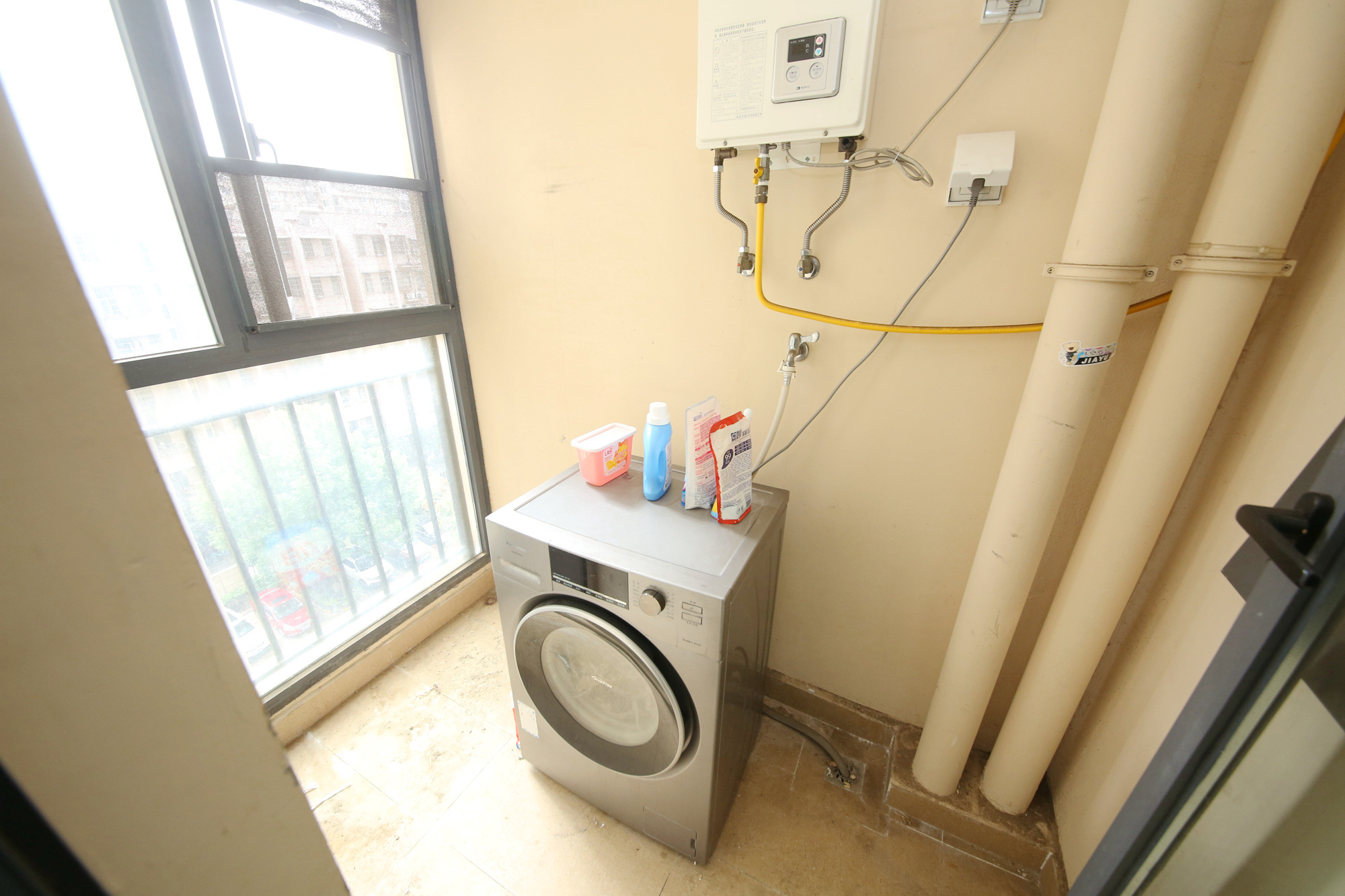 佳兆业时代广场  4室2厅1卫   166.00万阳台