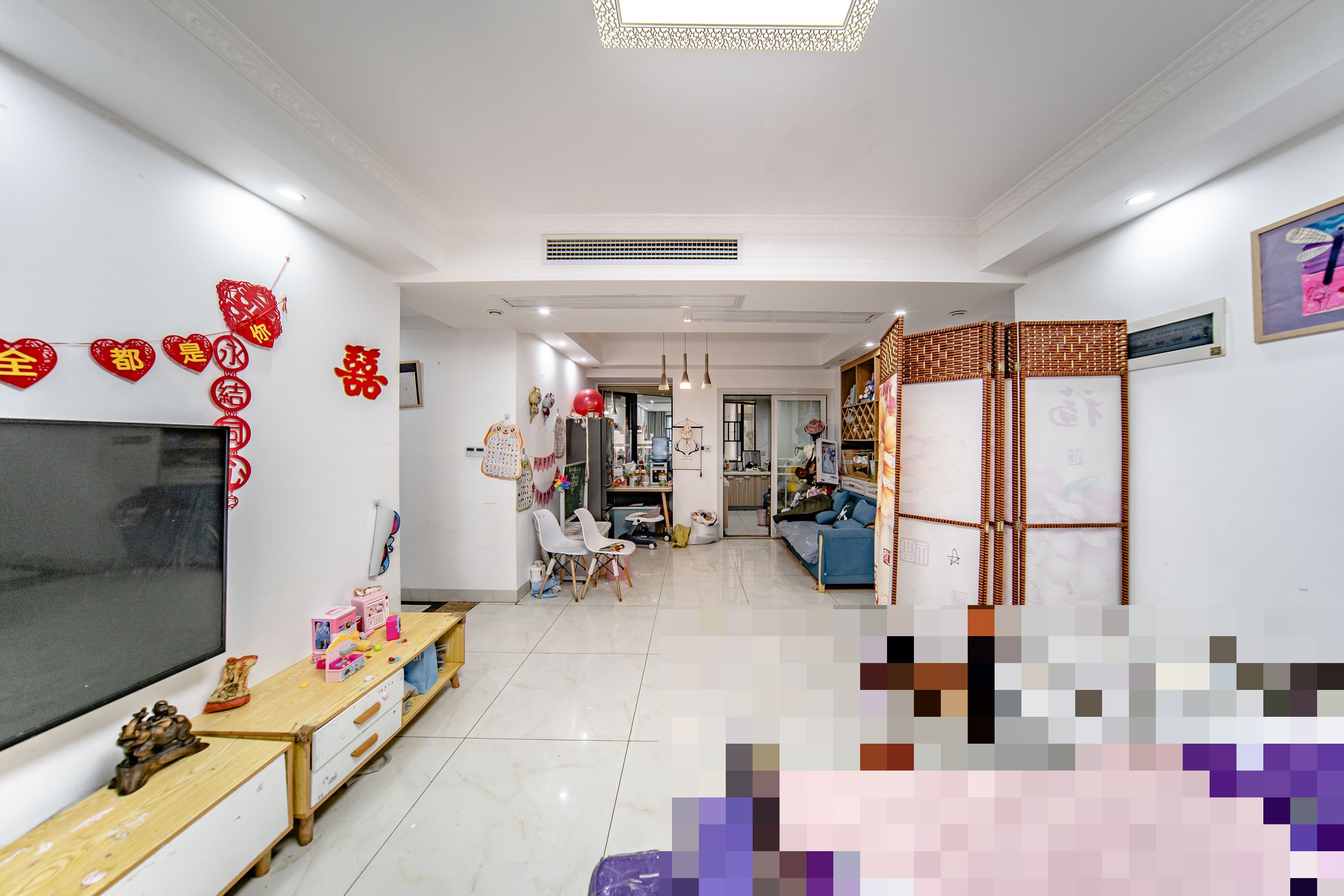 麓谷星辰  4室2厅2卫   148.00万客厅