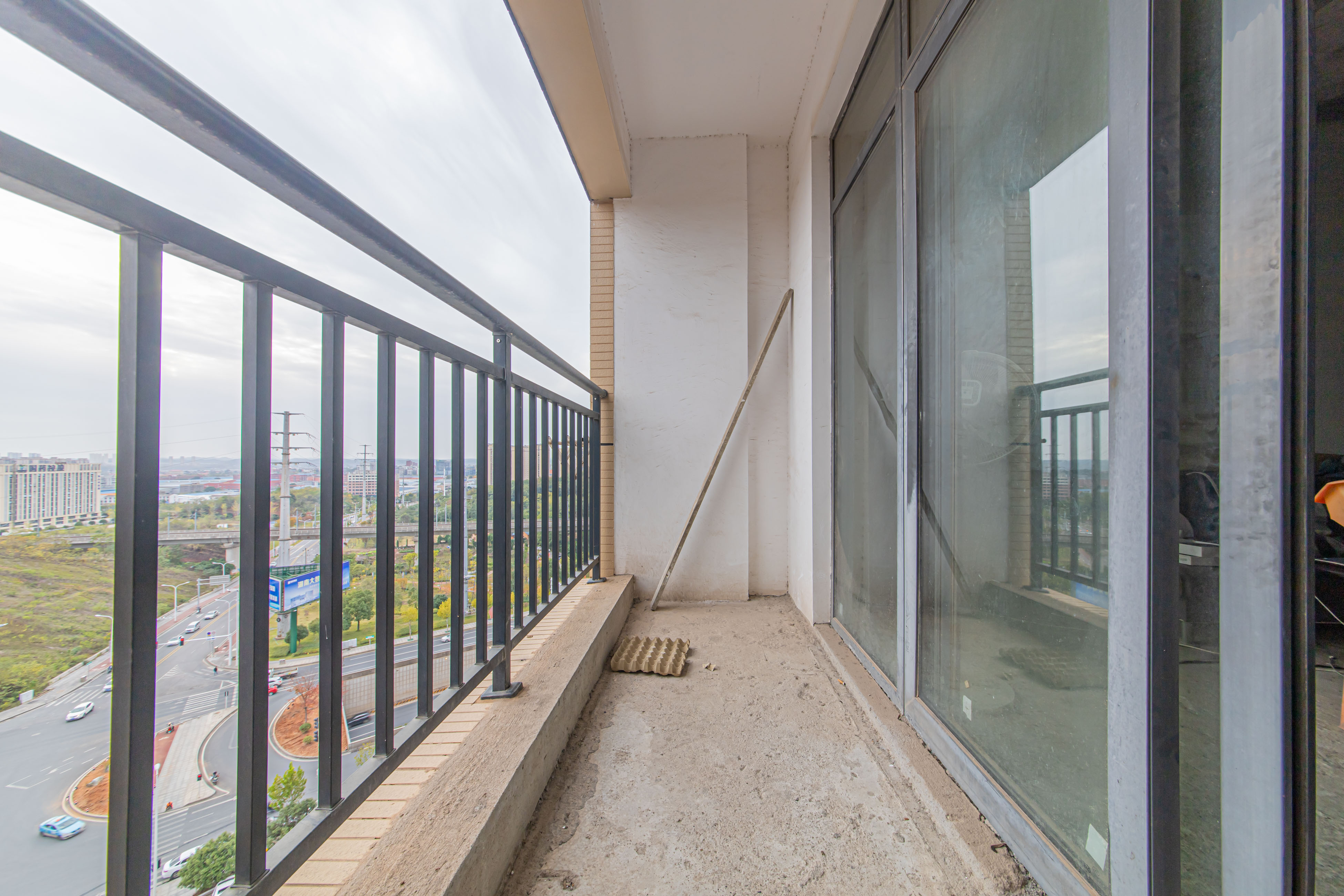 中悦领秀城  3室2厅1卫    45.0万 中悦领秀城  3室2厅1卫    45.0万阳台