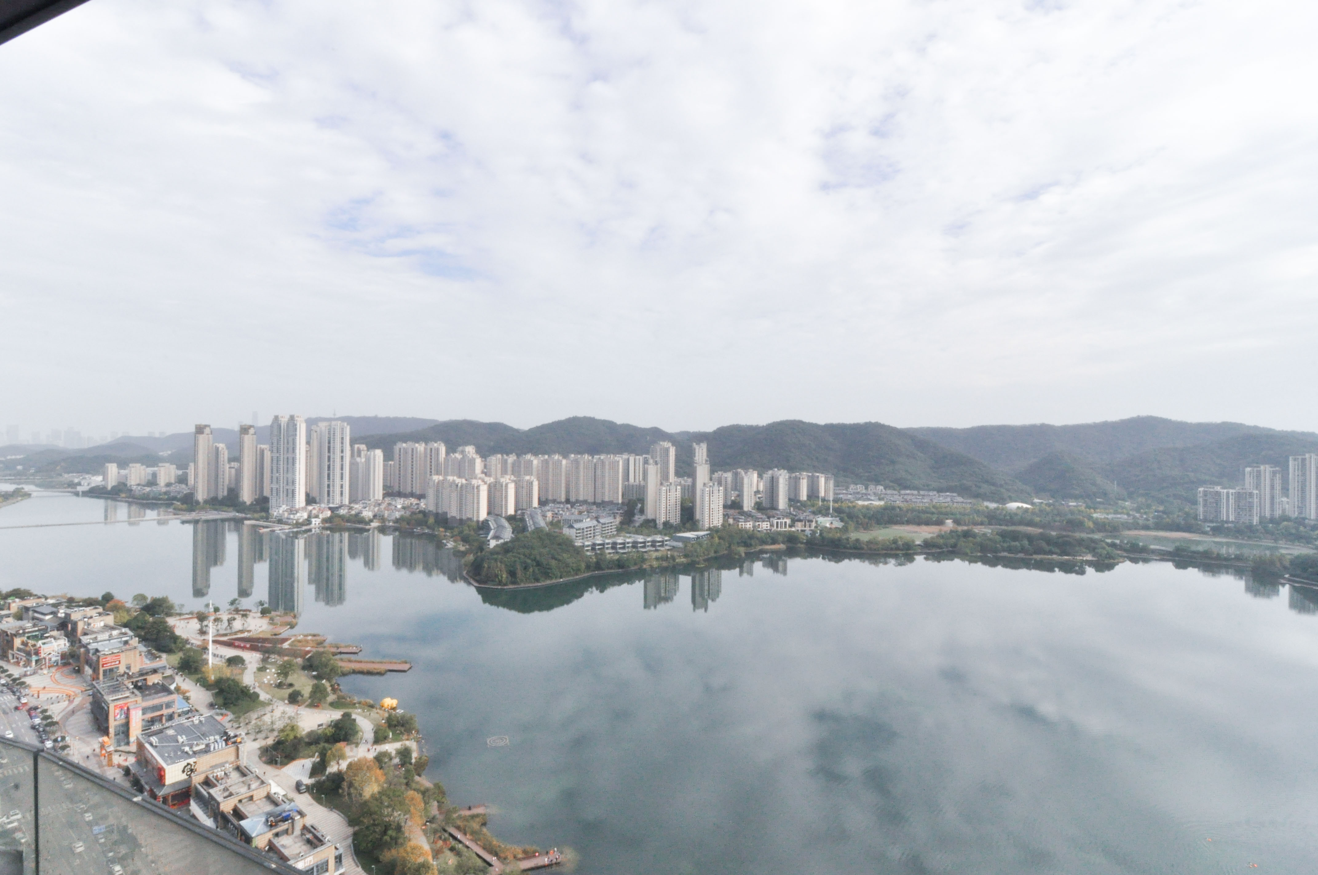 天祥水晶湾  4室2厅2卫   252.00万其他