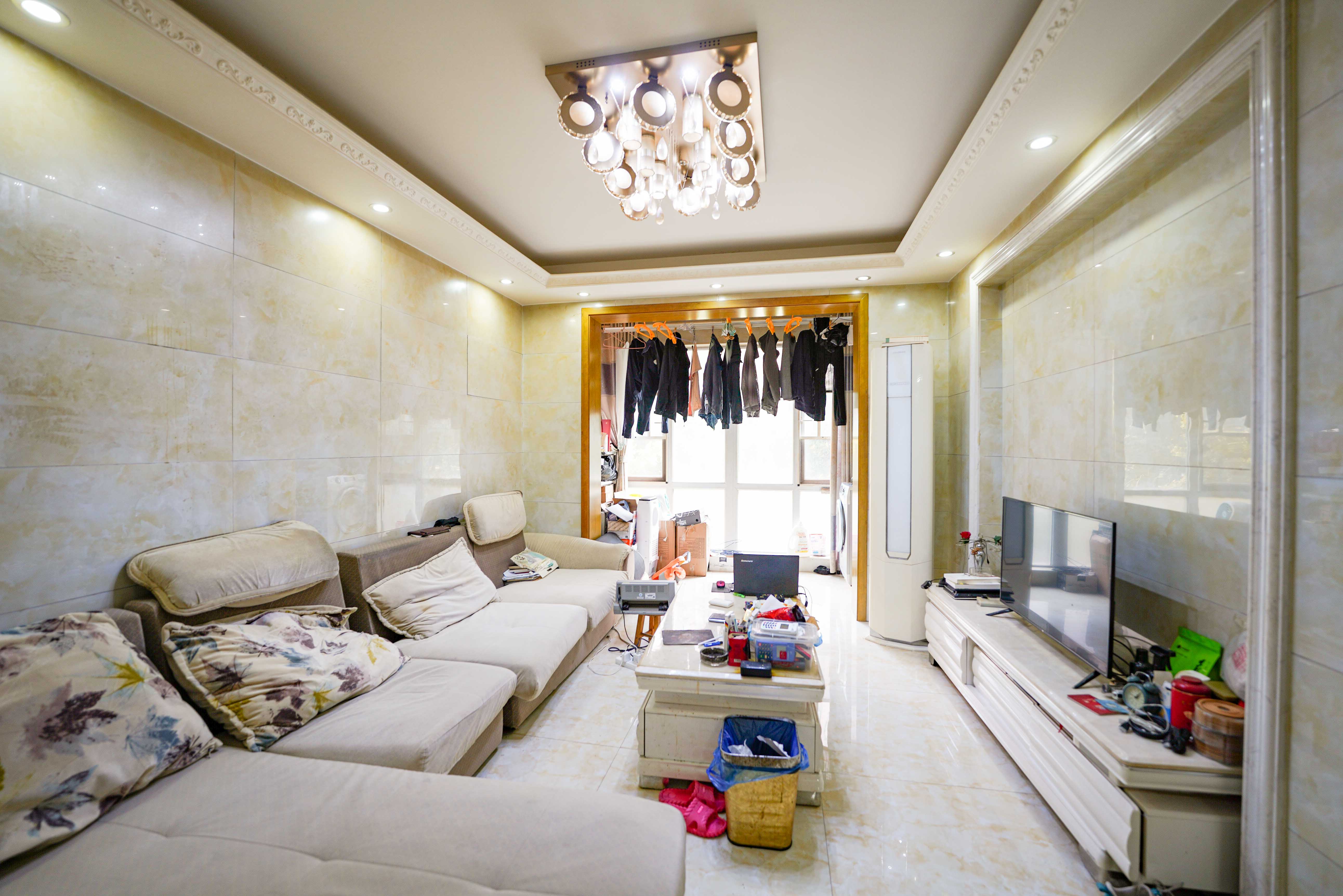 丽发新城  2室2厅1卫   76.00万