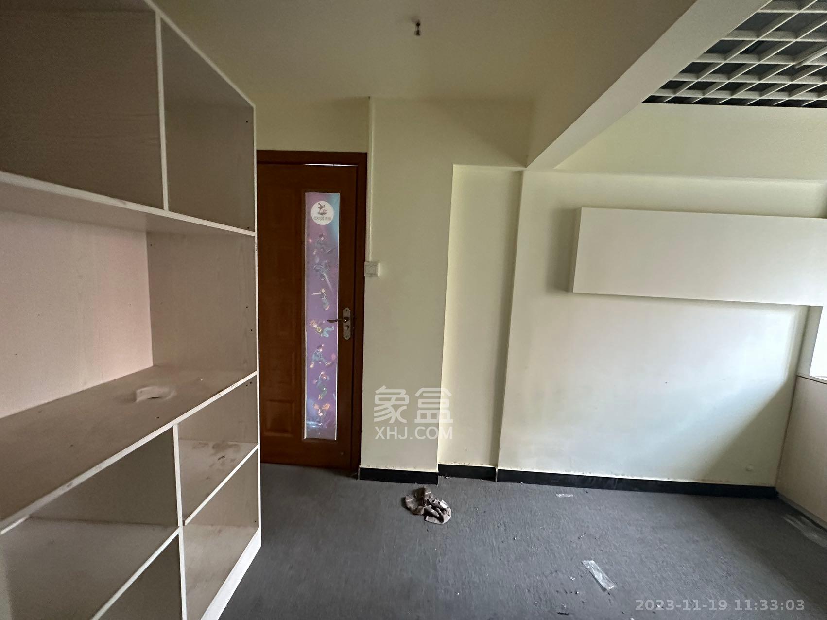 标志商务中心  1室1厅1卫   1600.00元/月室内图