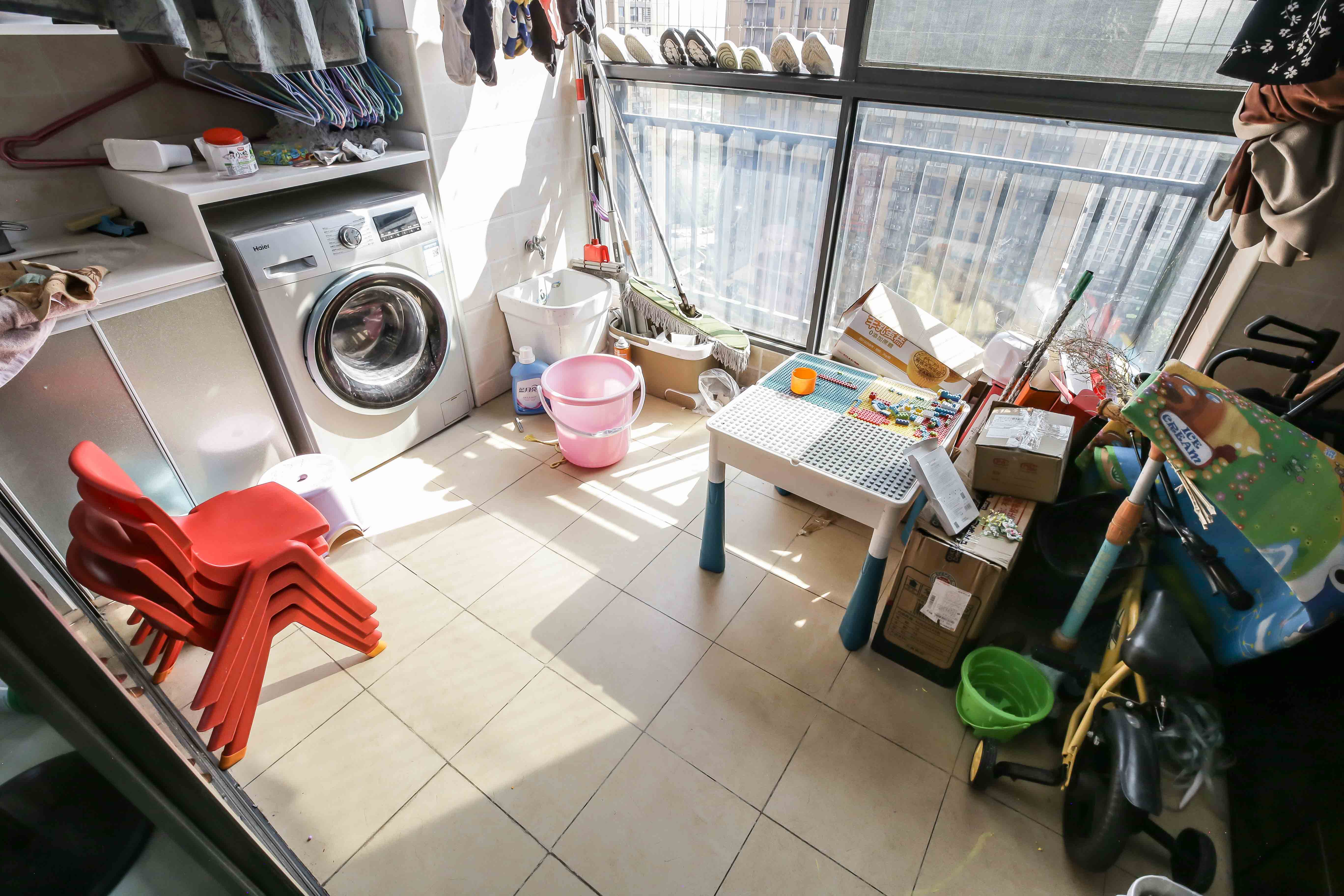 麓谷小镇  3室2厅1卫   75.00万阳台