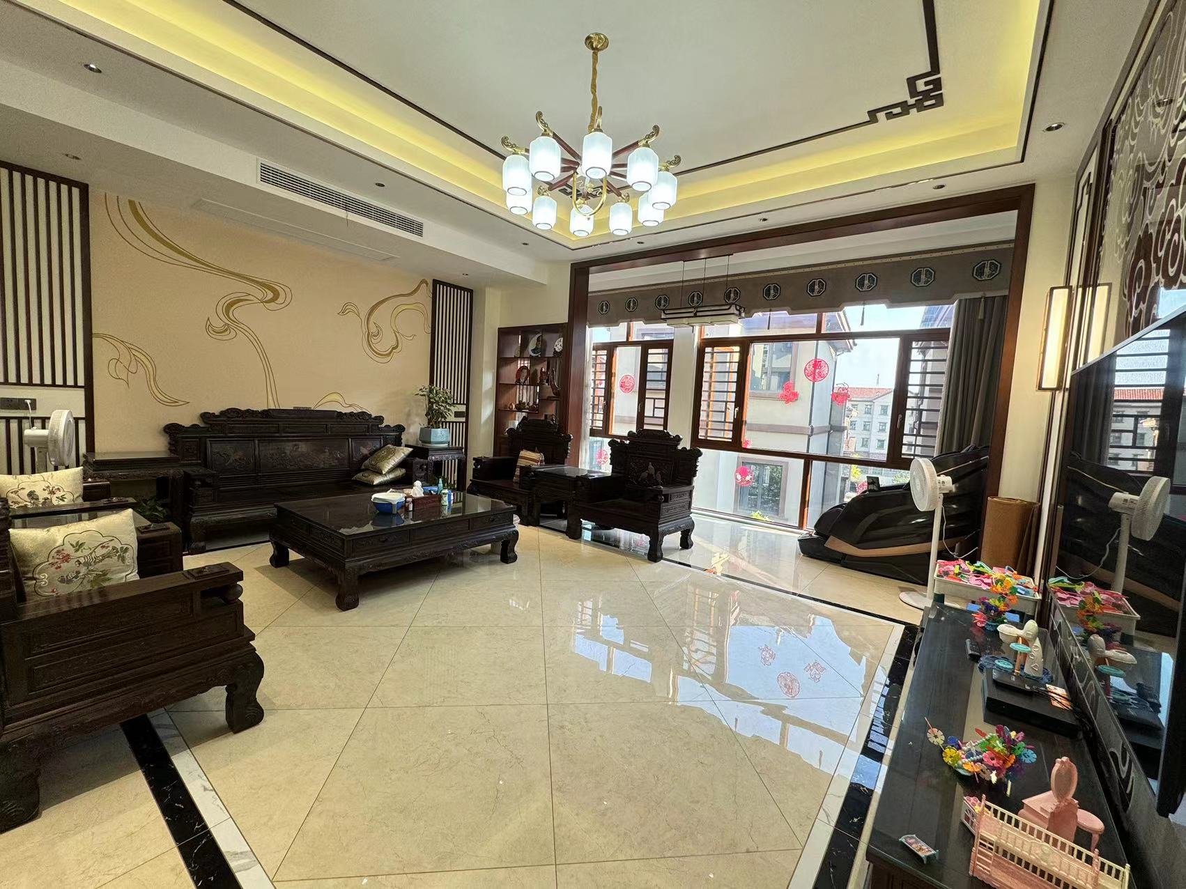 青龙湾(中央小镇)  5室2厅4卫    290.0万 青龙湾(中央小镇)  5室2厅4卫    290.0万室内图