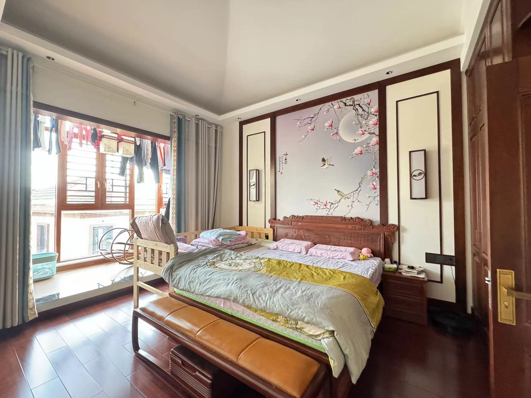 青龙湾(中央小镇)  5室2厅4卫    290.0万 青龙湾(中央小镇)  5室2厅4卫    290.0万室内图