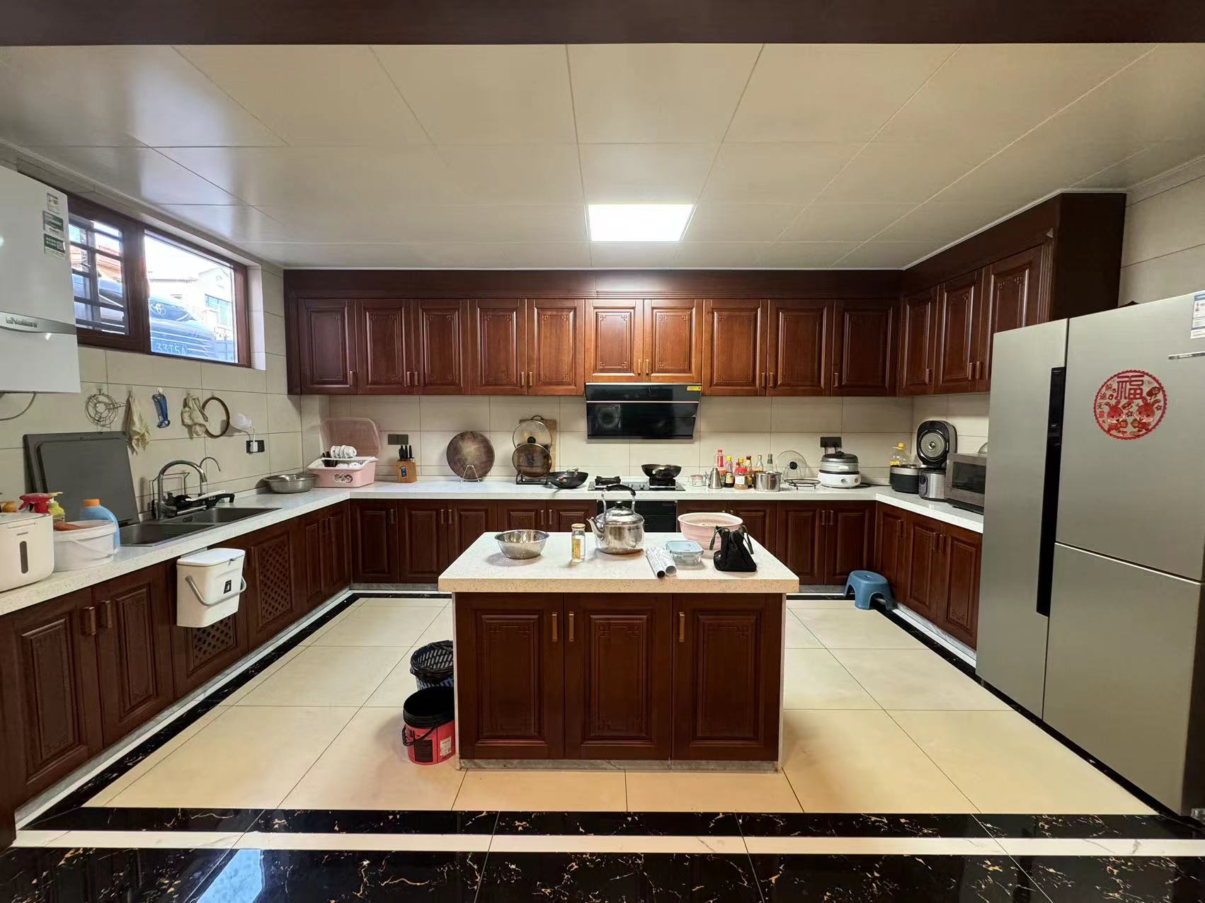 青龙湾(中央小镇)  5室2厅4卫    290.0万 青龙湾(中央小镇)  5室2厅4卫    290.0万室内图