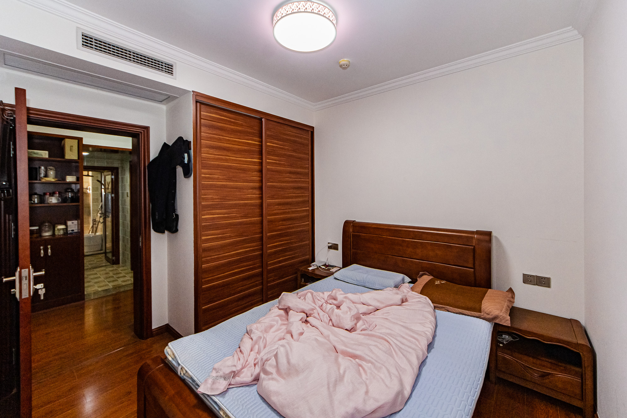 北辰三角洲E6区  3室2厅1卫    182.0万卧室