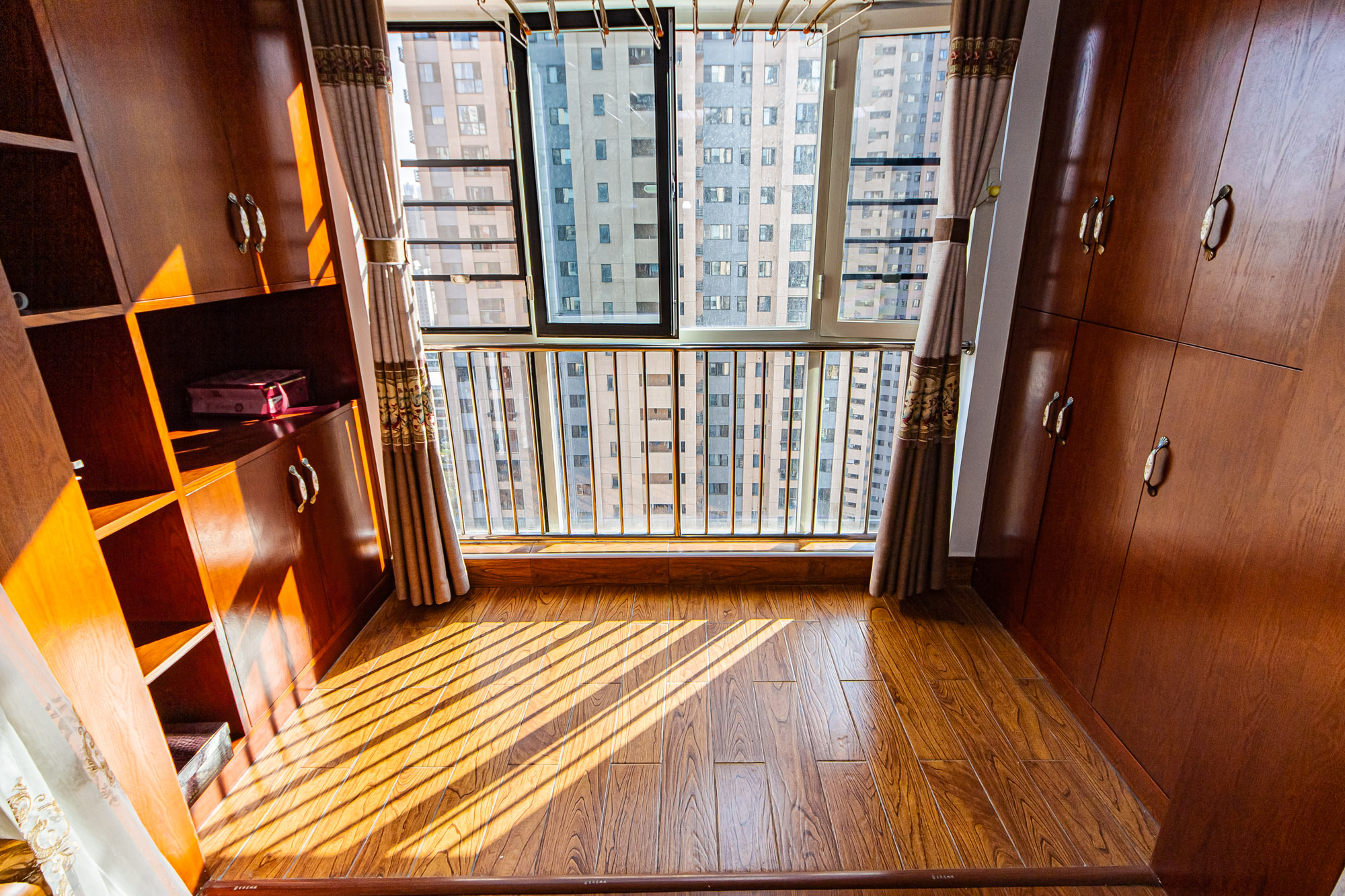 北辰三角洲E6区  3室2厅1卫    182.0万阳台