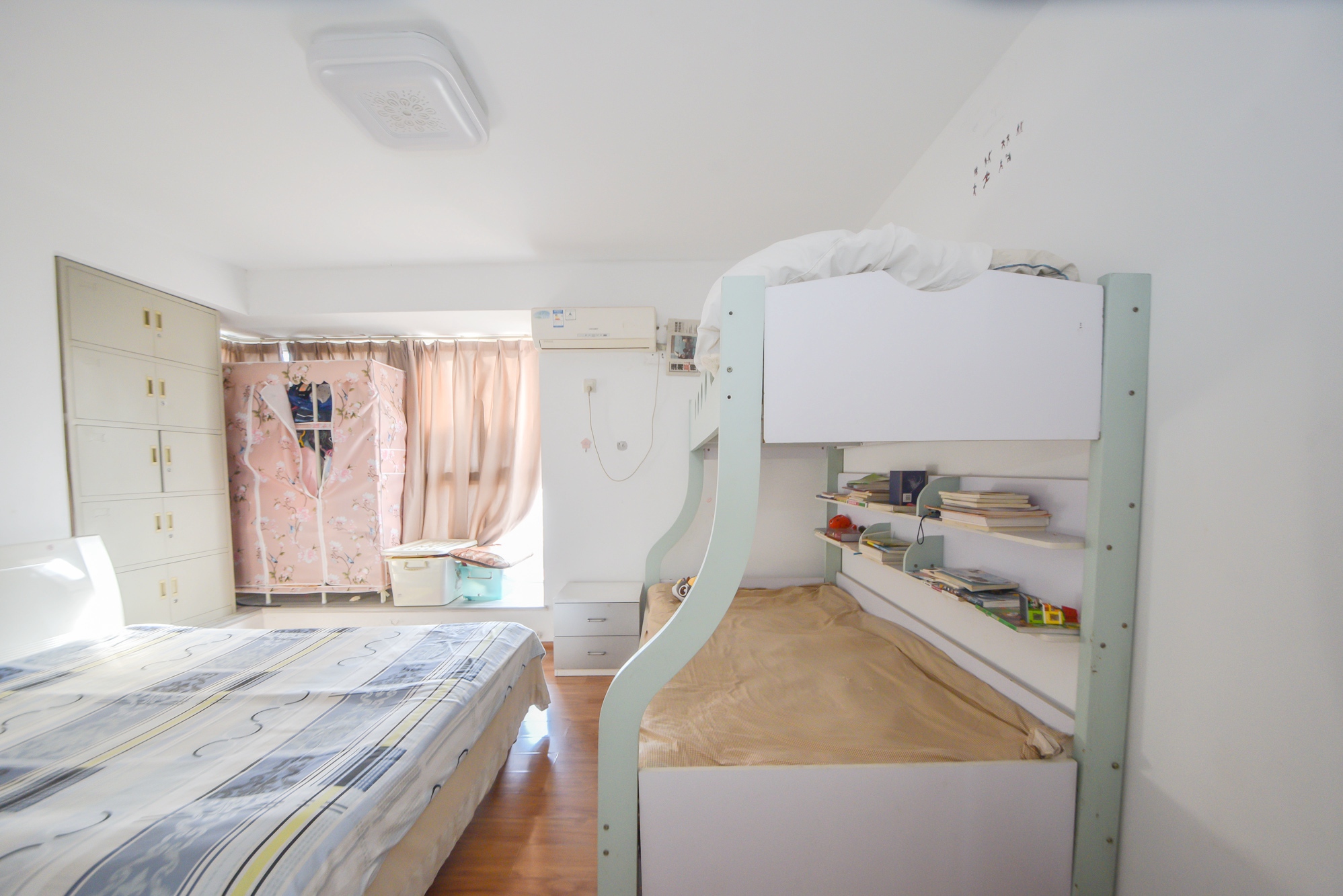 明星村 2室2厅2卫 74.8万 明星村 2室2厅2卫 74.8万卧室