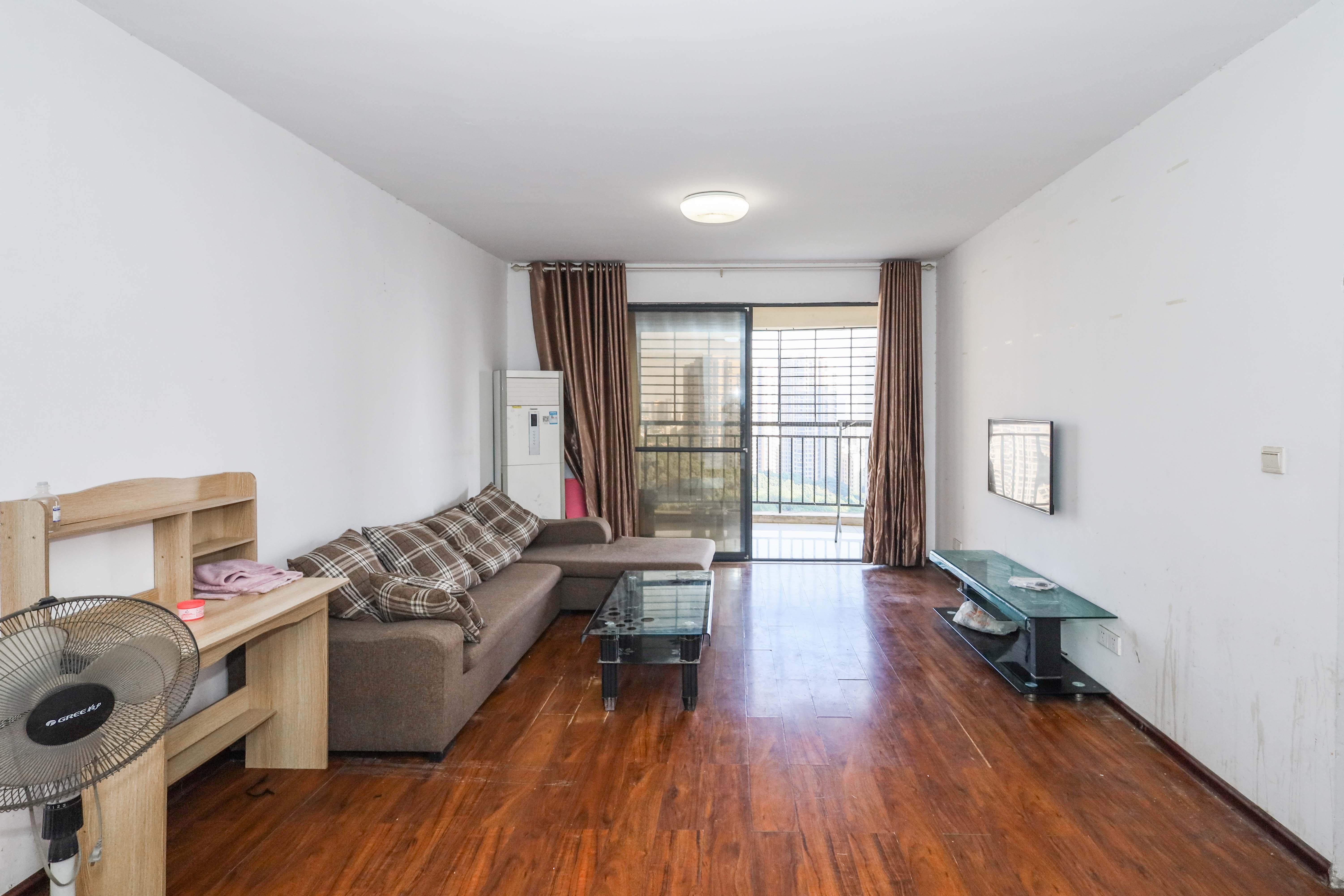 保利麓谷林语C区  3室2厅1卫    85.0万客厅