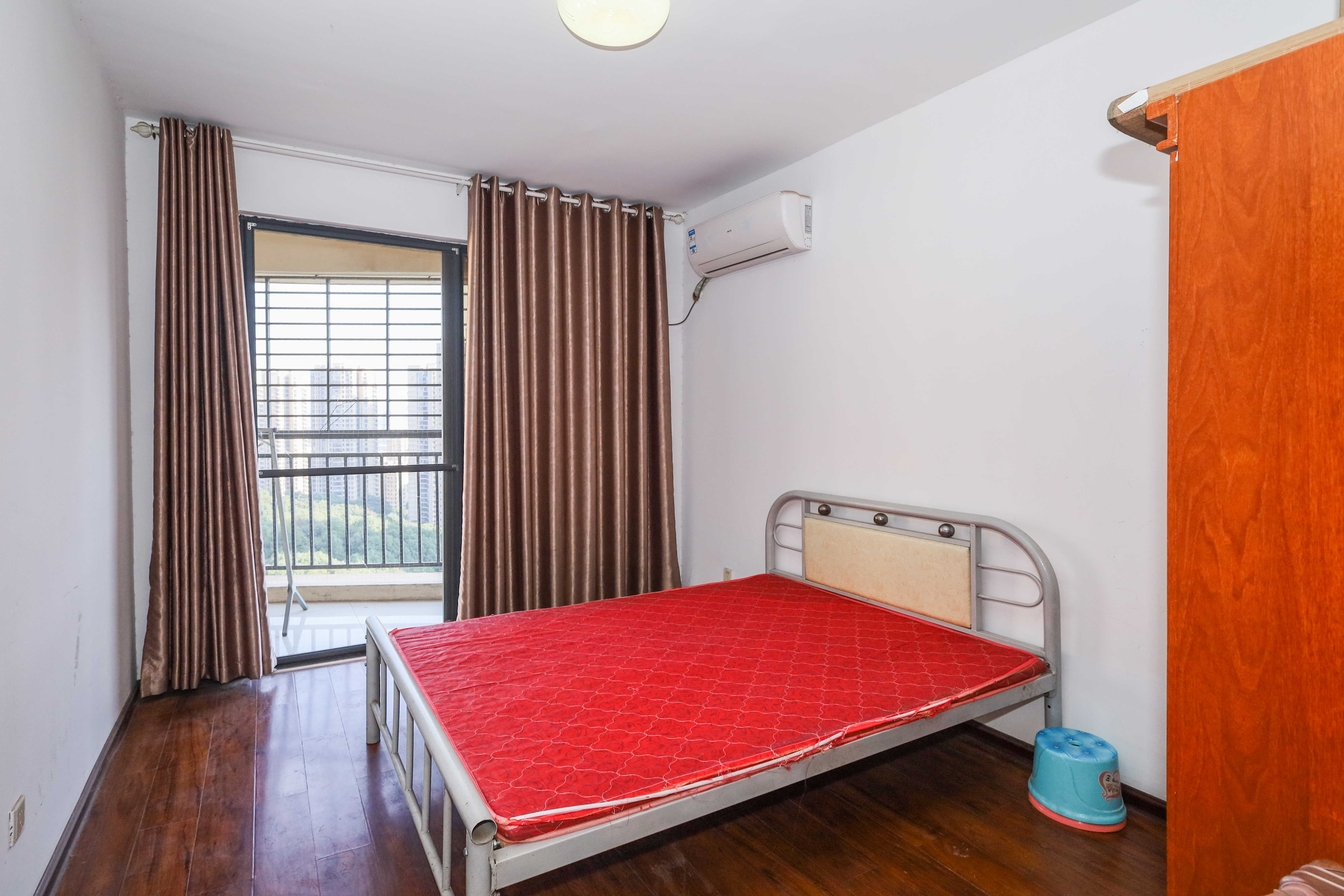 保利麓谷林语C区  3室2厅1卫    85.0万卧室