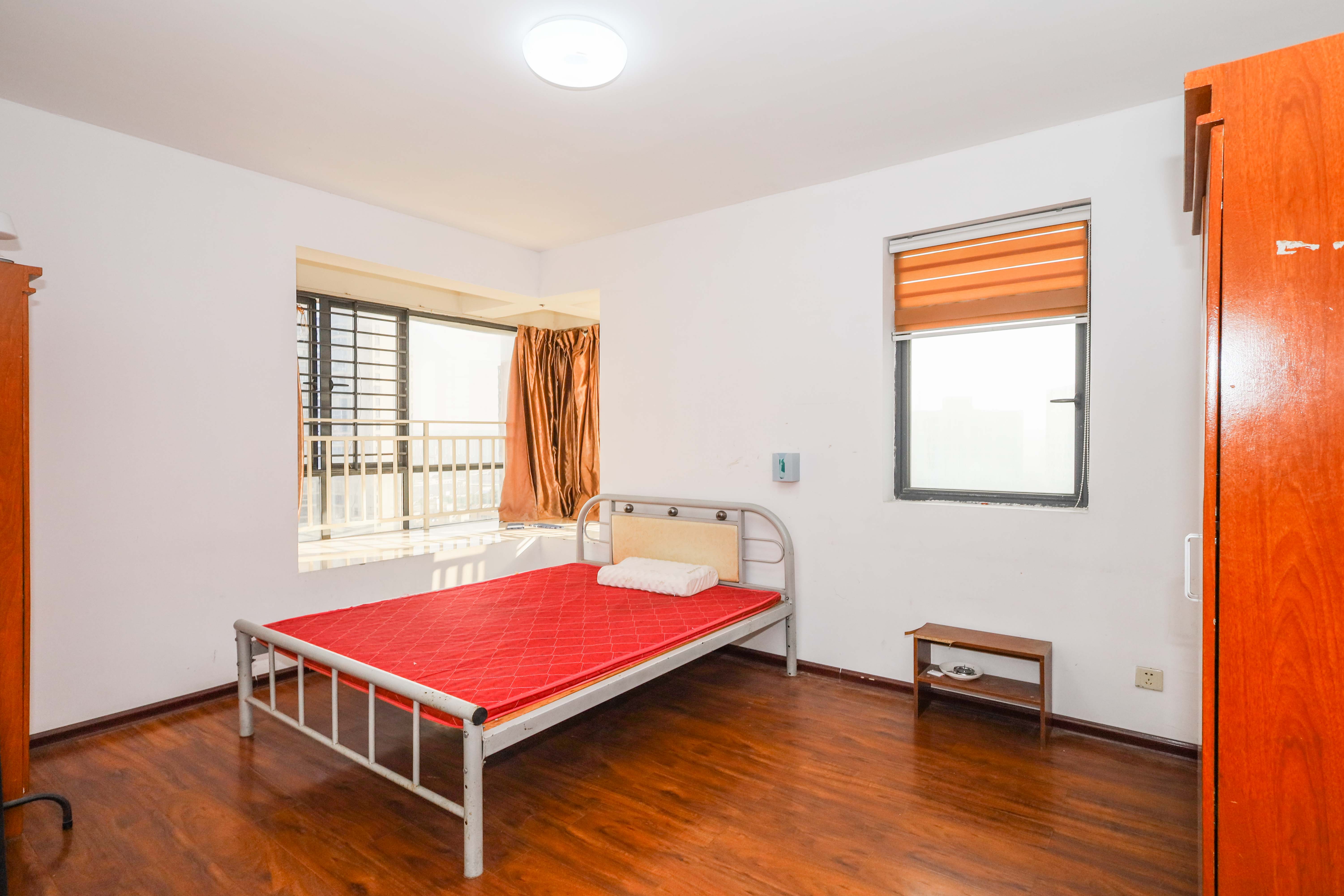 保利麓谷林语C区  3室2厅1卫    85.0万卧室