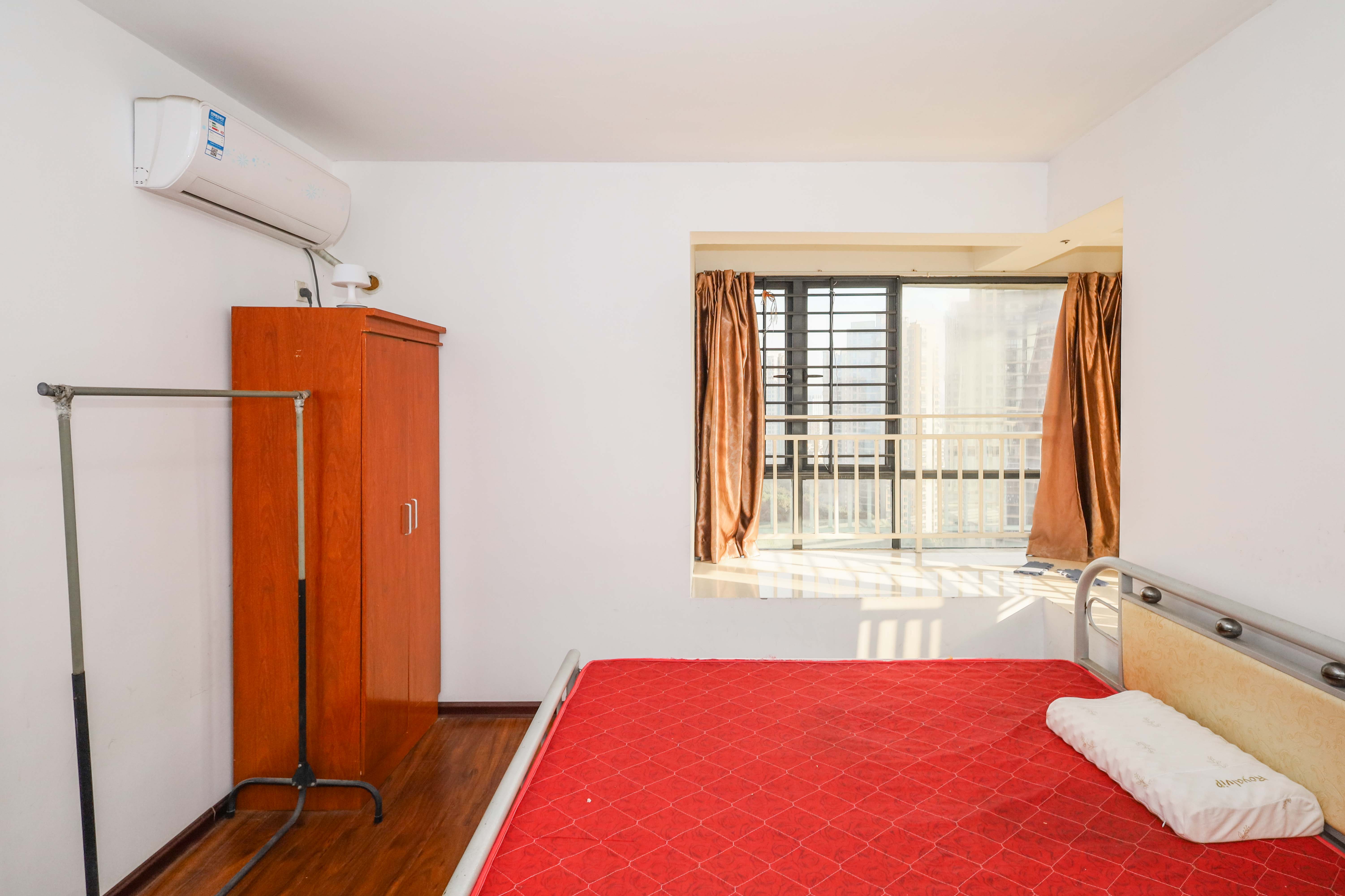 保利麓谷林语C区  3室2厅1卫    85.0万卧室