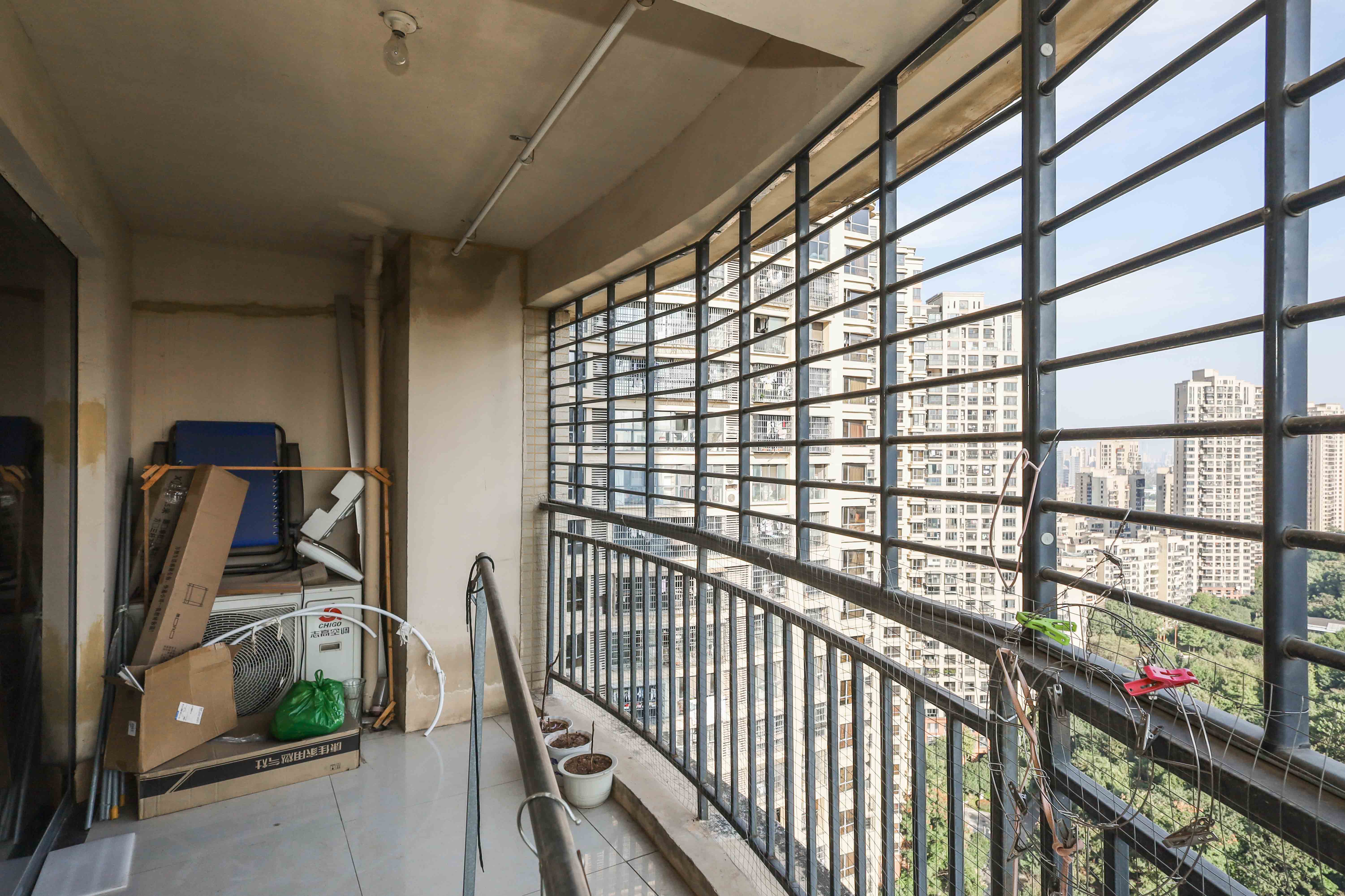 保利麓谷林语C区  3室2厅1卫    85.0万阳台