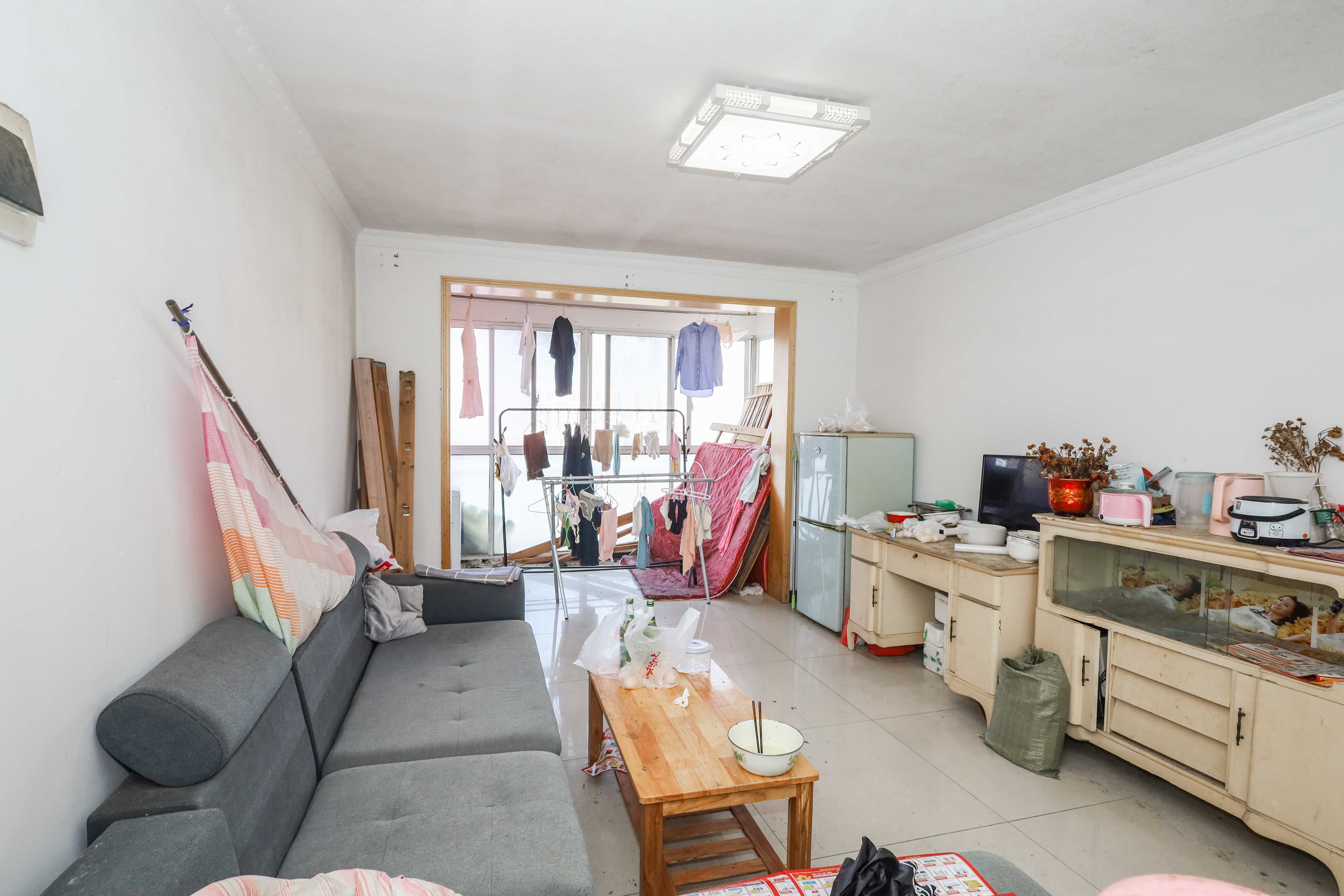 麓谷锦和园 3室2厅1卫 81.6万 麓谷锦和园 3室2厅1卫 81.6万客厅