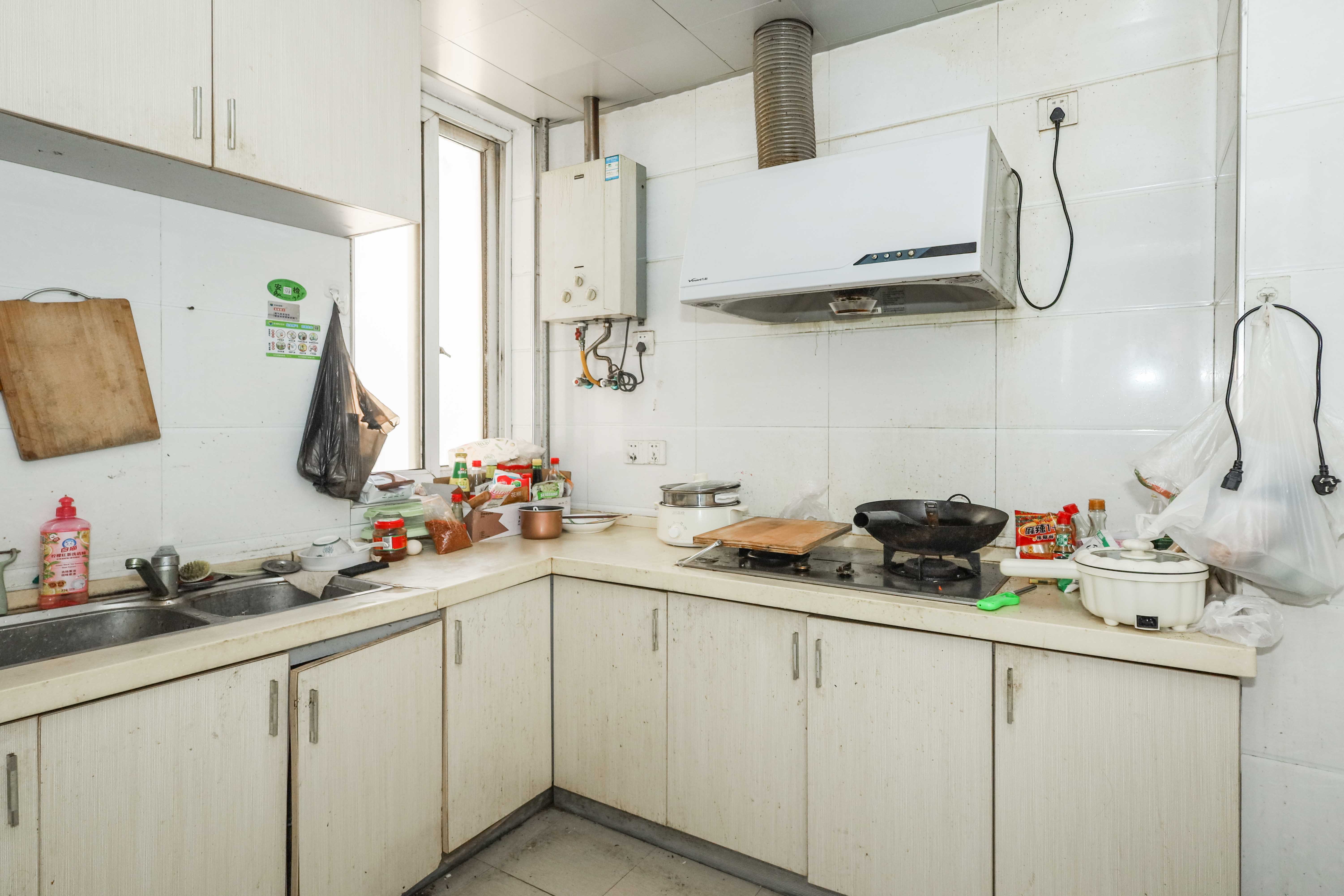 麓谷锦和园  3室2厅1卫    81.6万厨房