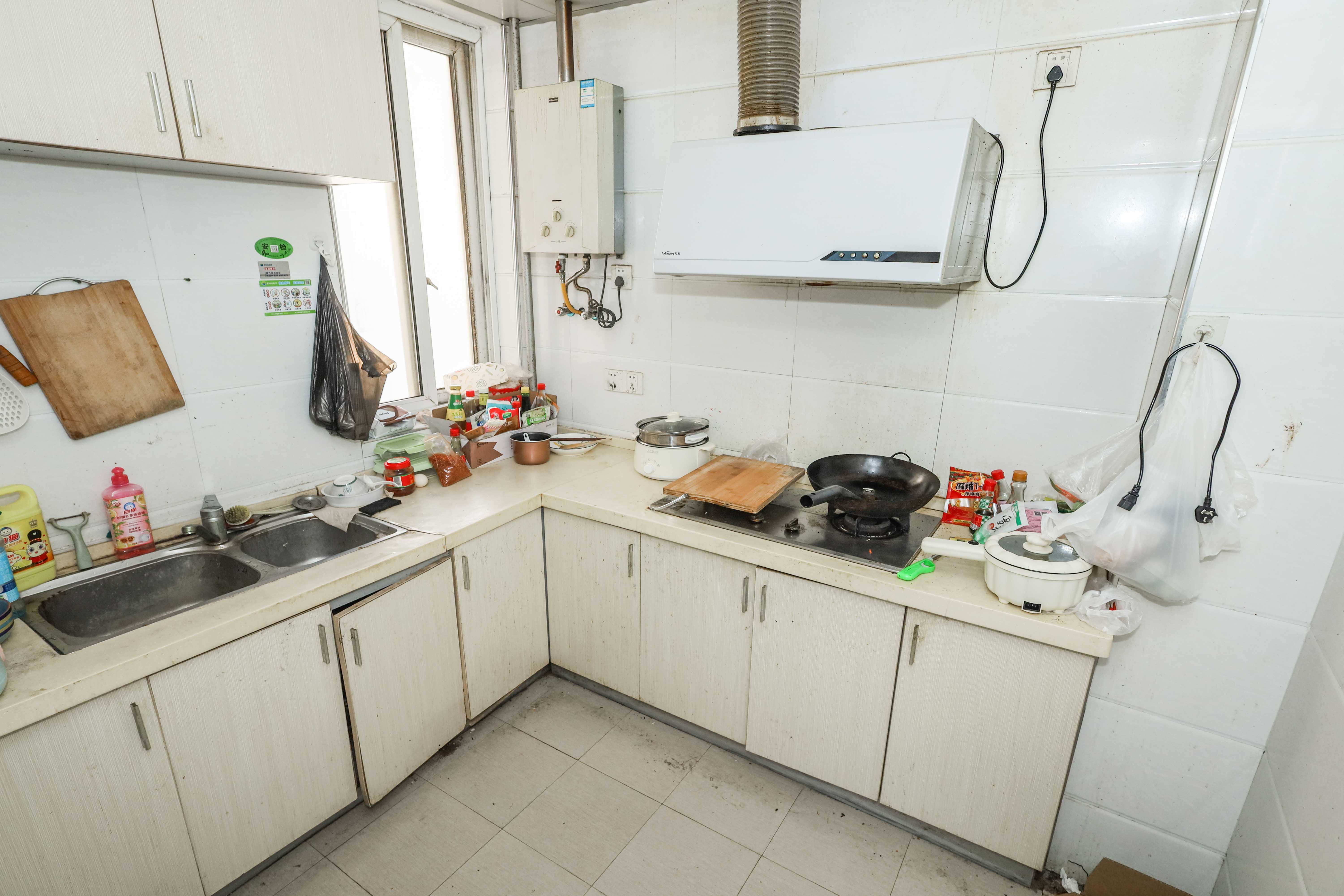 麓谷锦和园  3室2厅1卫    81.6万厨房