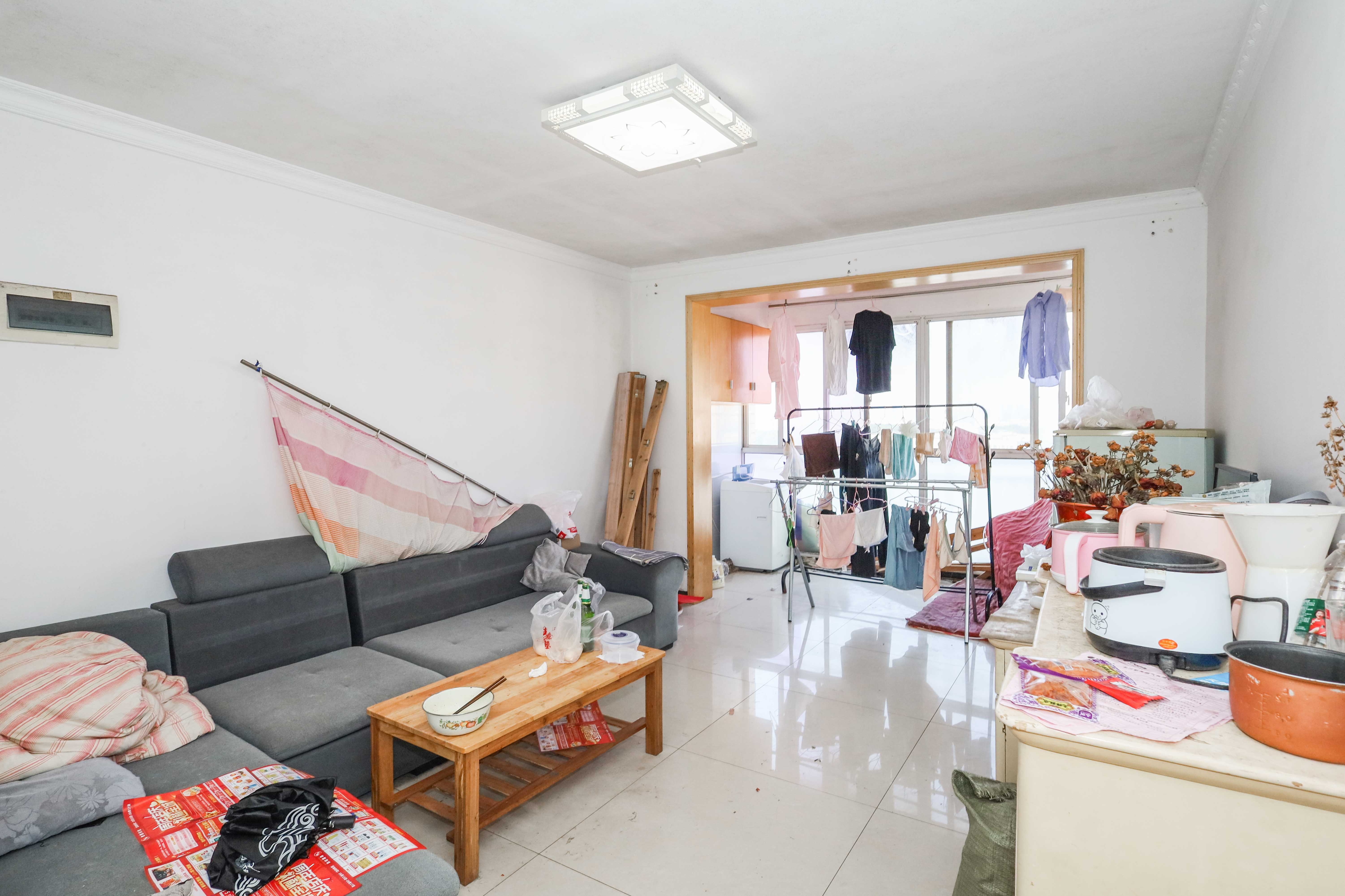 麓谷锦和园  3室2厅1卫    81.6万客厅