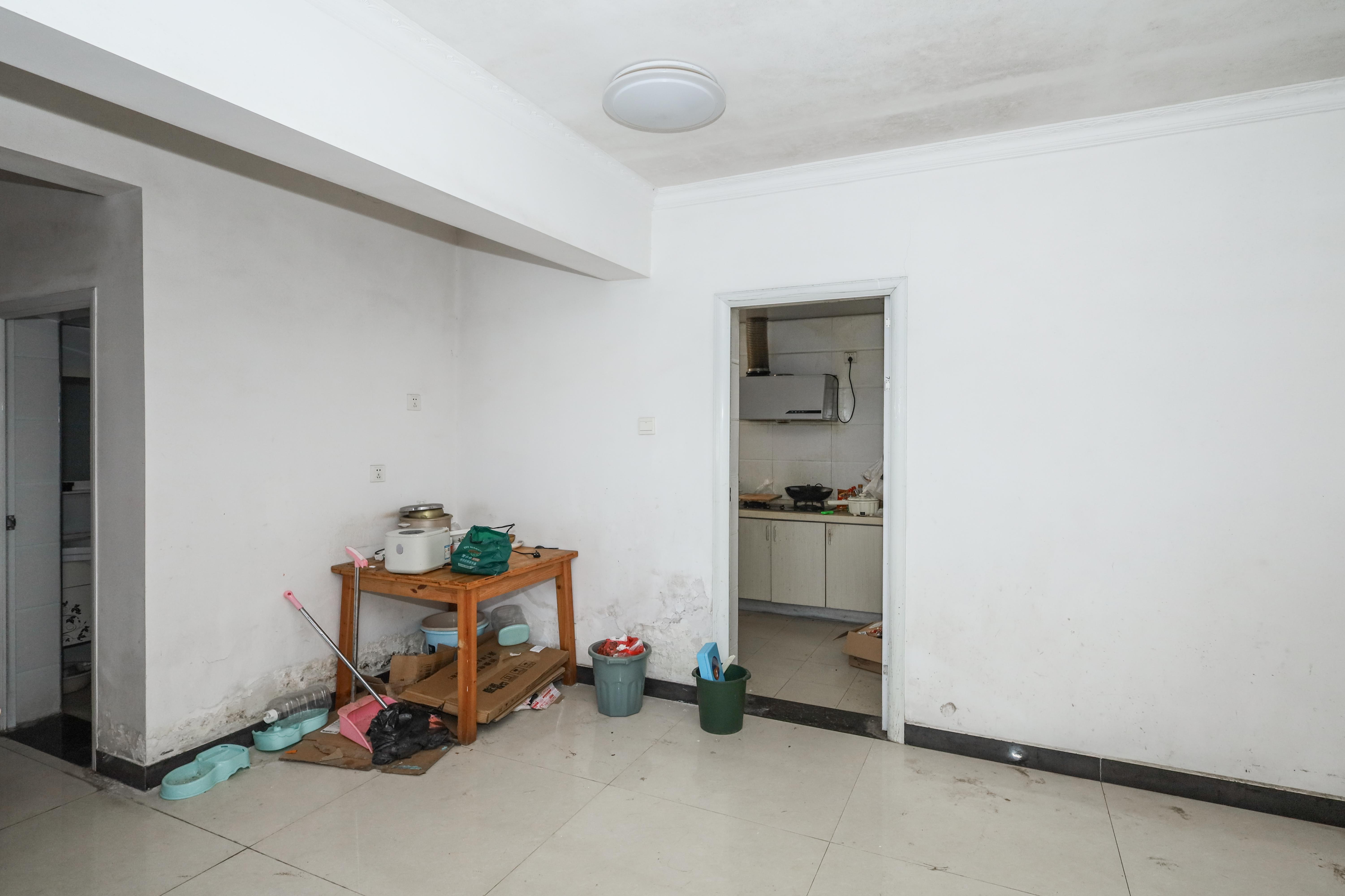 麓谷锦和园  3室2厅1卫    81.6万其他