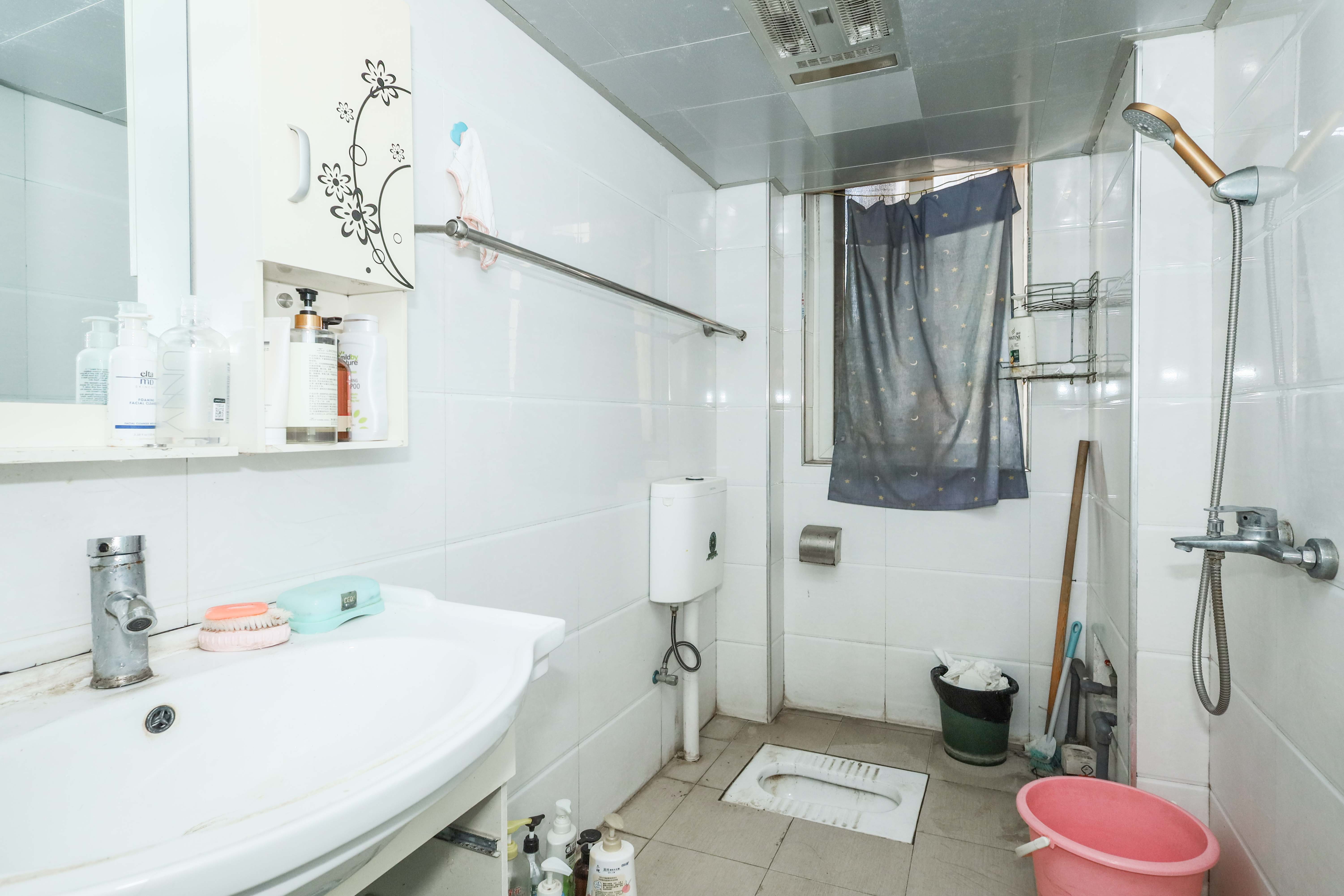 麓谷锦和园 3室2厅1卫 81.6万 麓谷锦和园 3室2厅1卫 81.6万卫生间