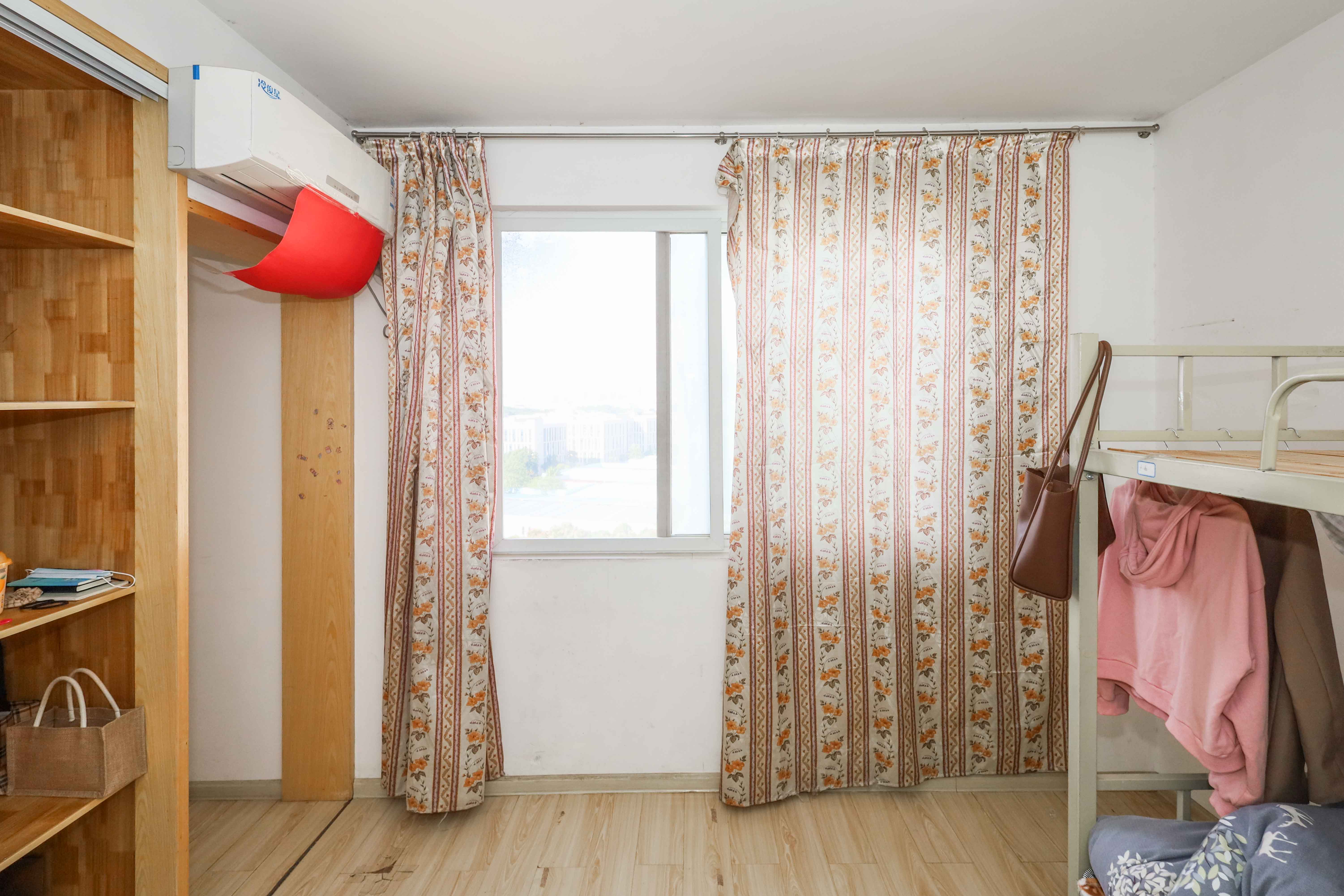 麓谷锦和园  3室2厅1卫    81.6万卧室