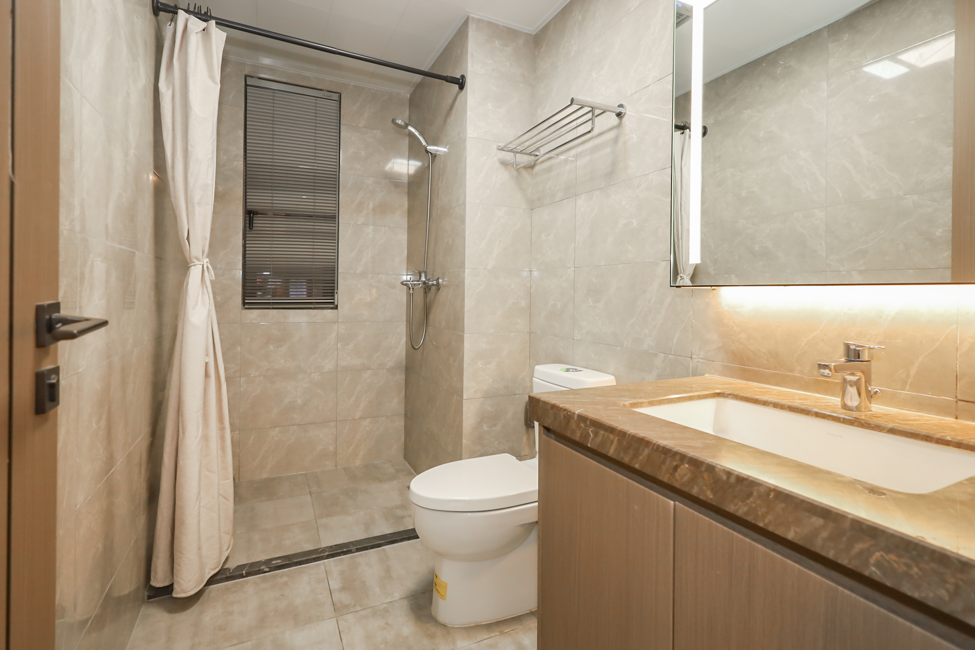 金茂建发泊悦  3室2厅2卫    153.0万 金茂建发泊悦  3室2厅2卫    153.0万卫生间