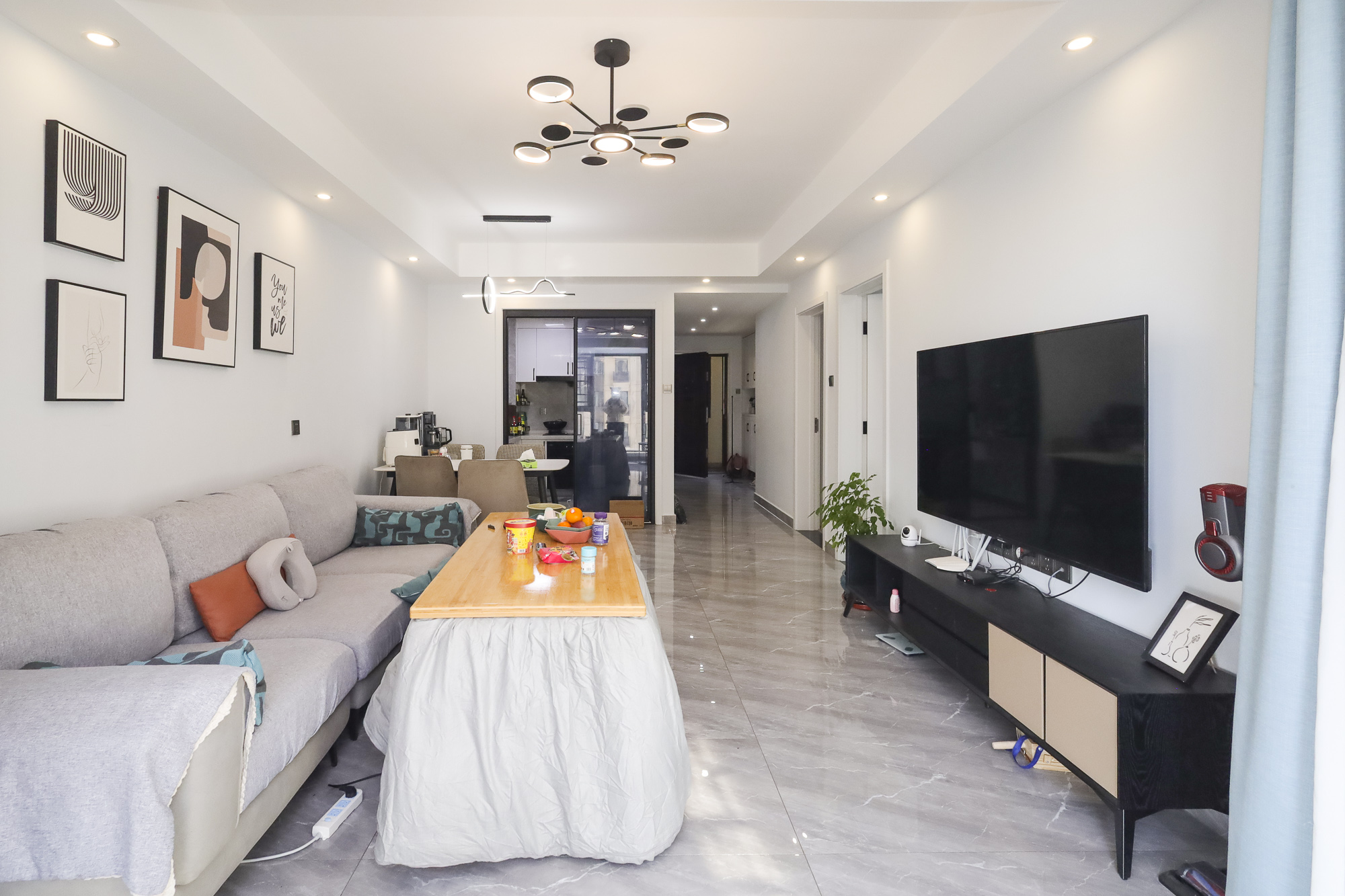 恒基旭辉湖山赋  3室1厅1卫    92.0万客厅