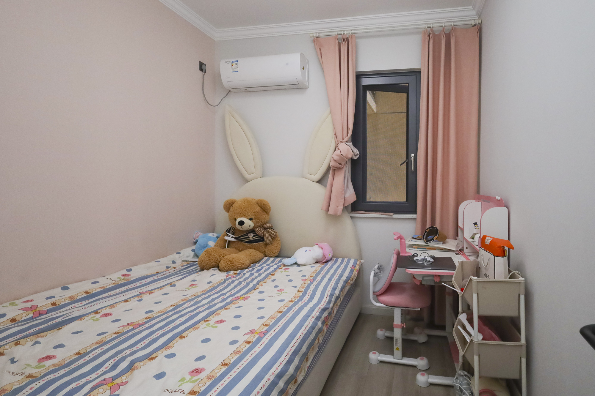 恒基旭辉湖山赋  3室1厅1卫    92.0万卧室