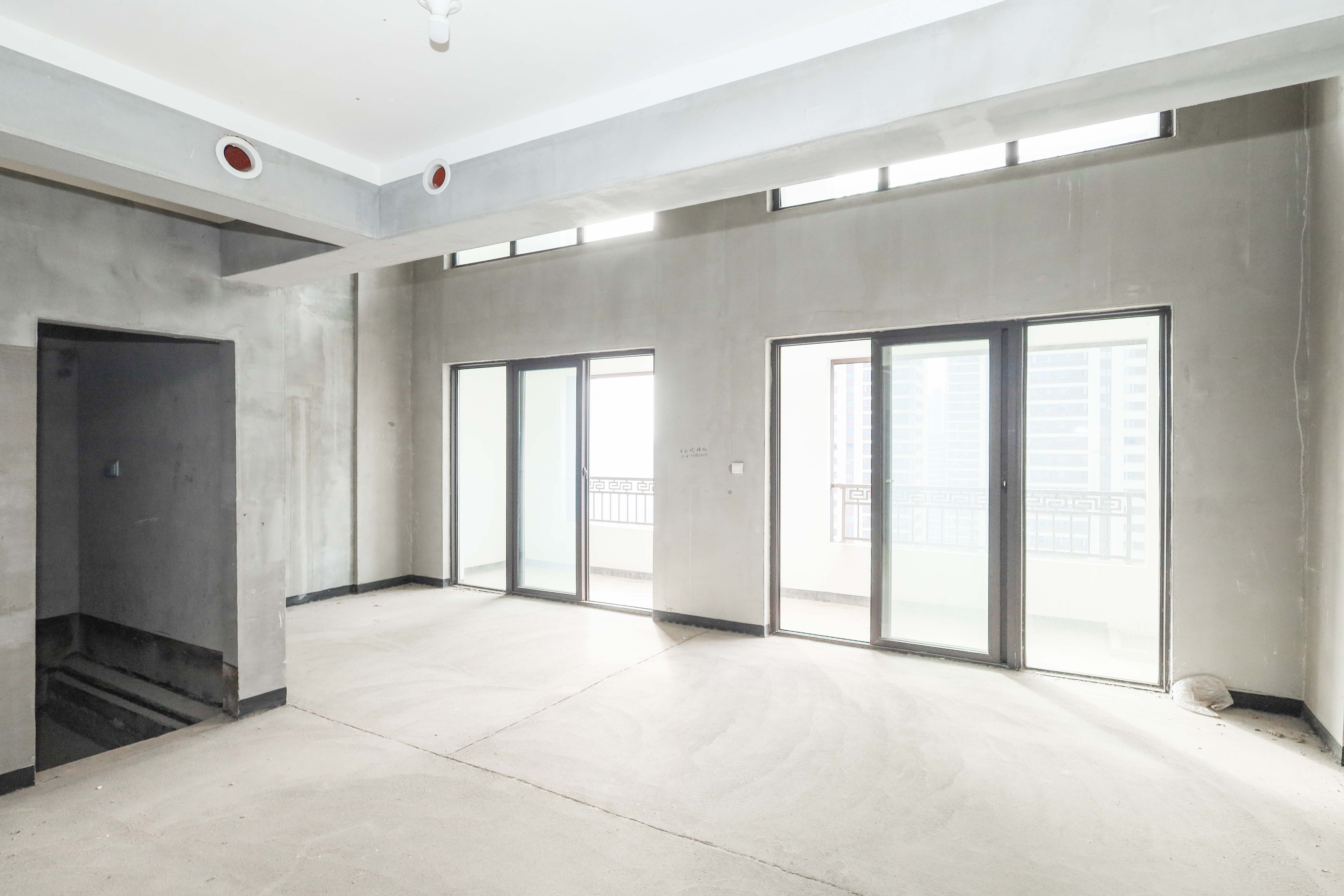 建发央著  4室2厅2卫   185.00万